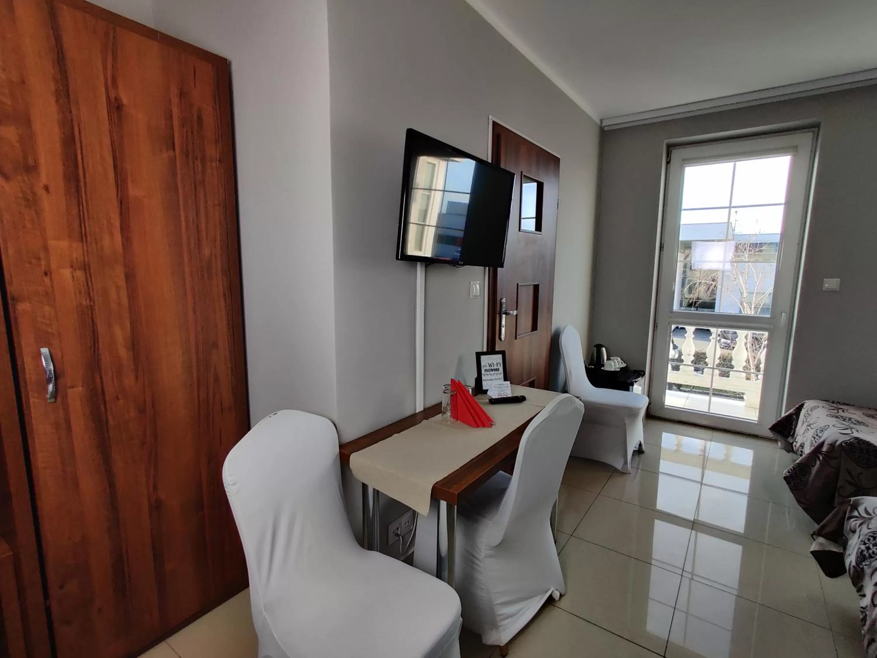 Photo of the whole room in Belweder