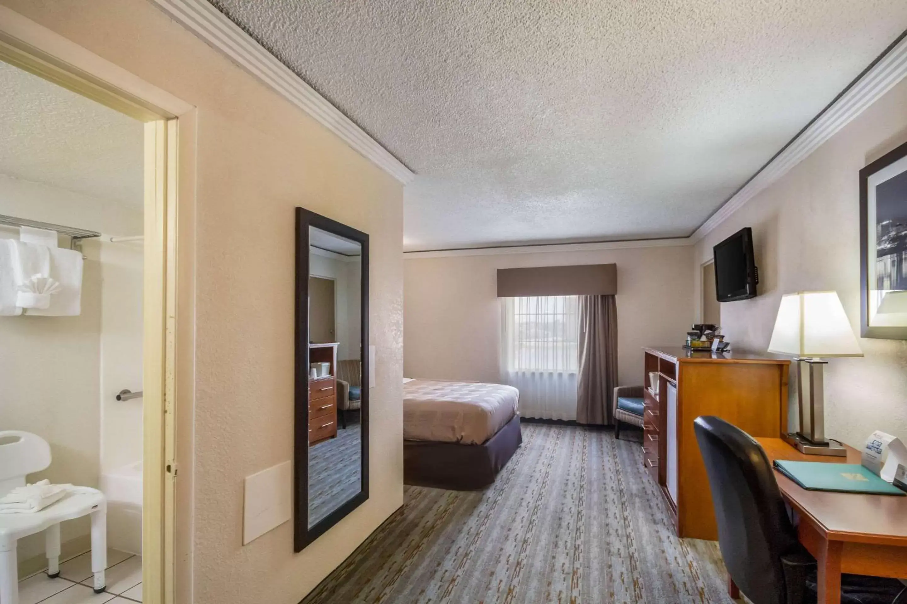 Photo of the whole room in Quality Inn & Suites Kansas City - Independence I-70 East