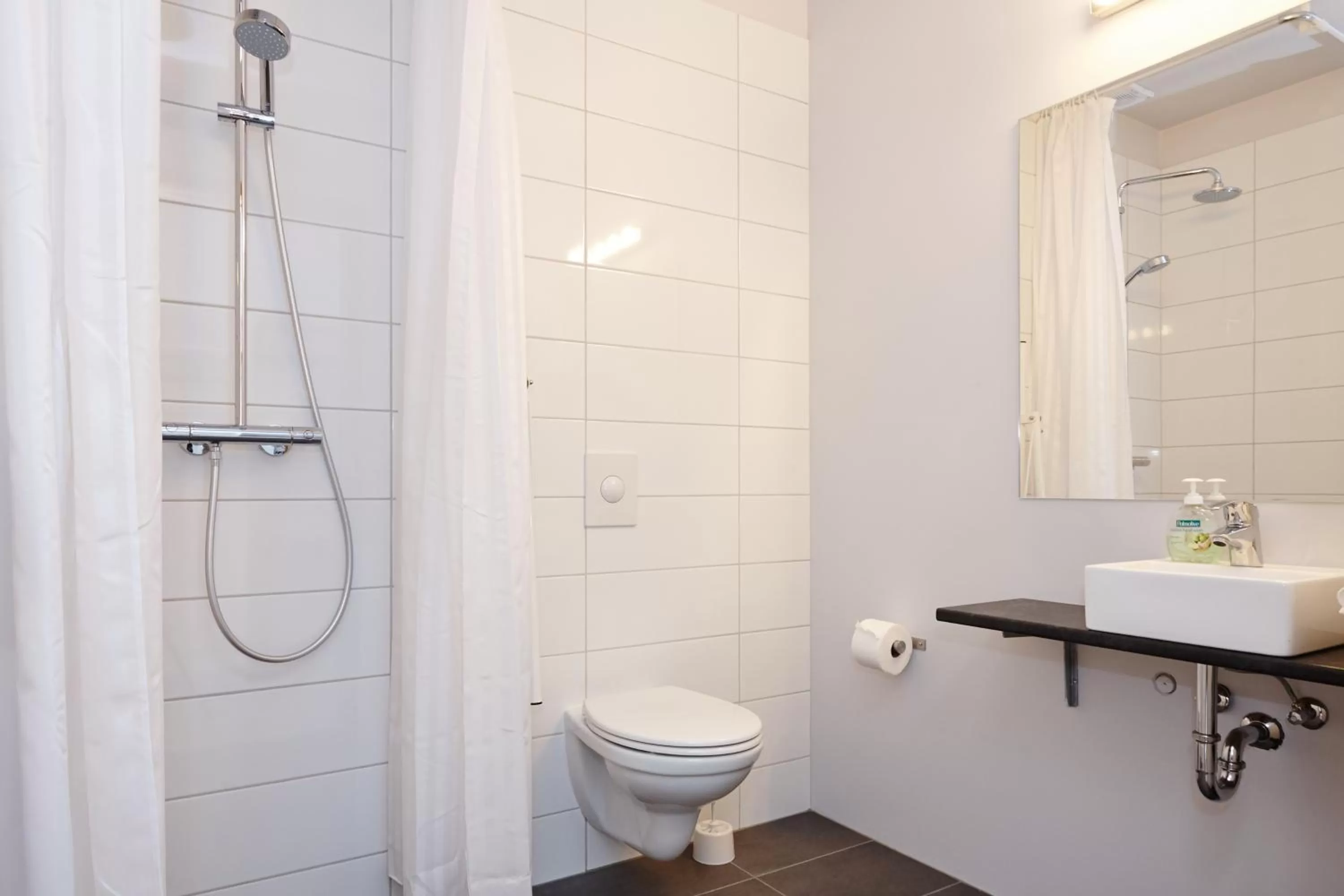 Twin Room - Disability Access in Hótel Heiðmörk