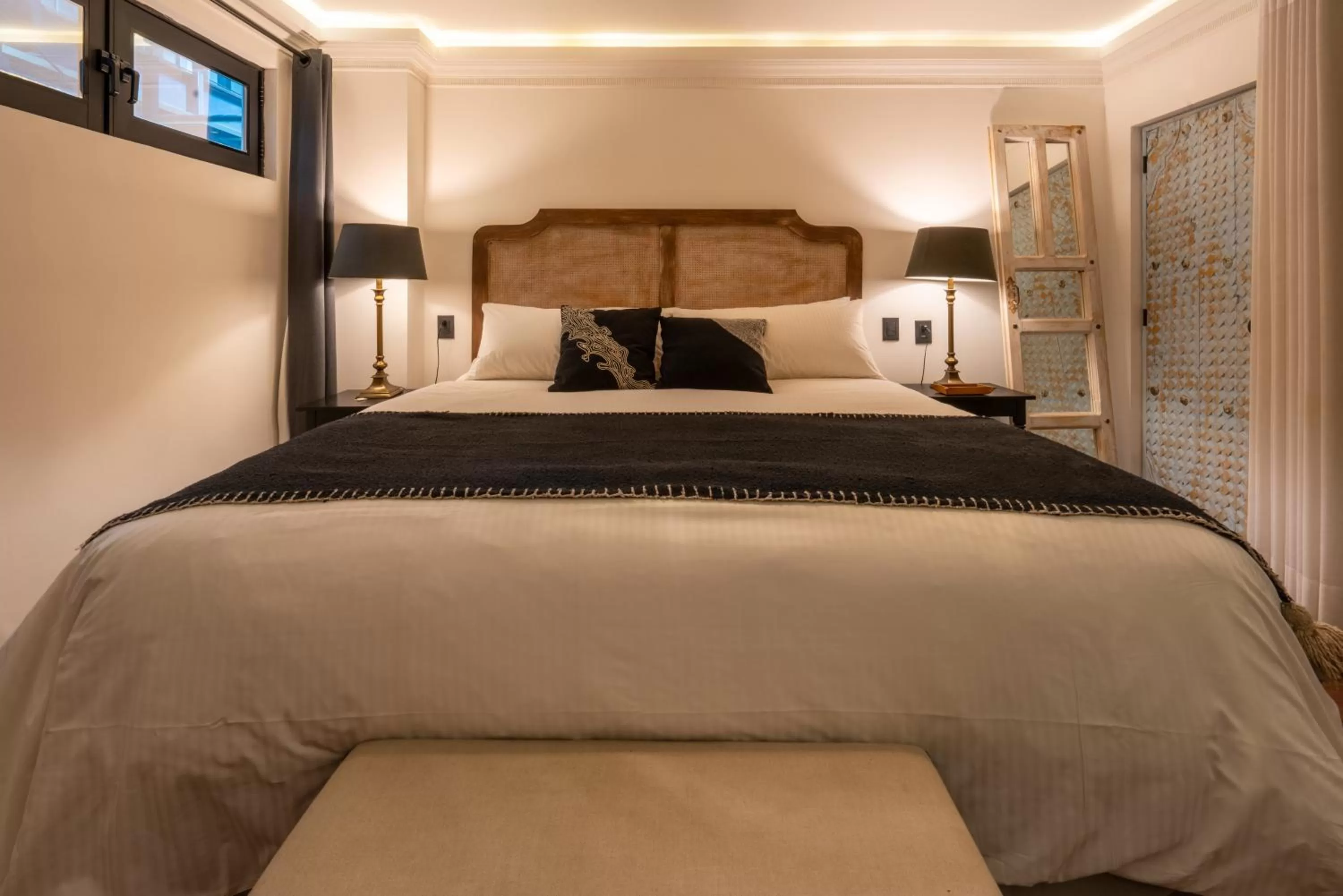 Photo of the whole room, Bed in Orchid House Mexico City