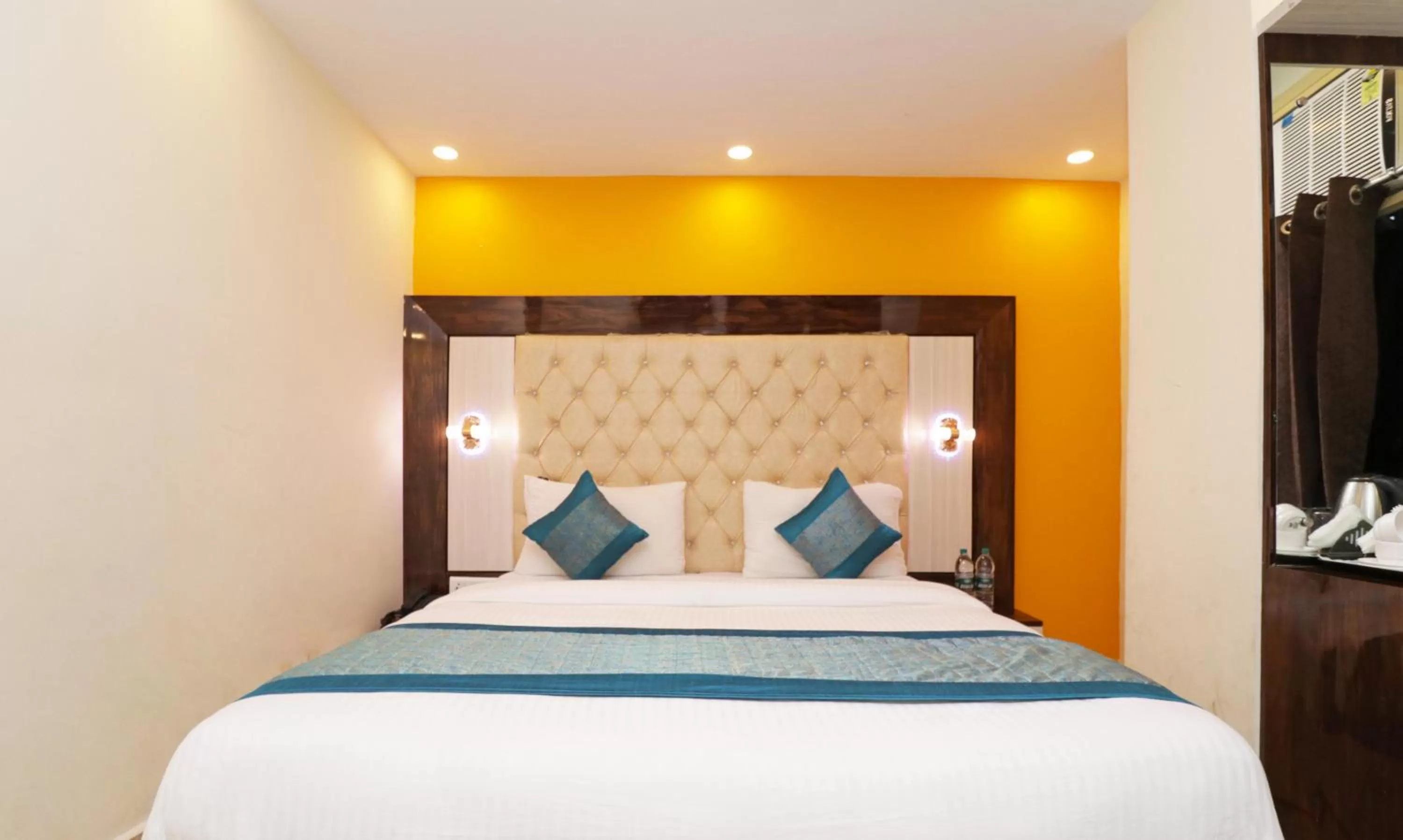 Bed in Airport Hotel Shivaka Inn