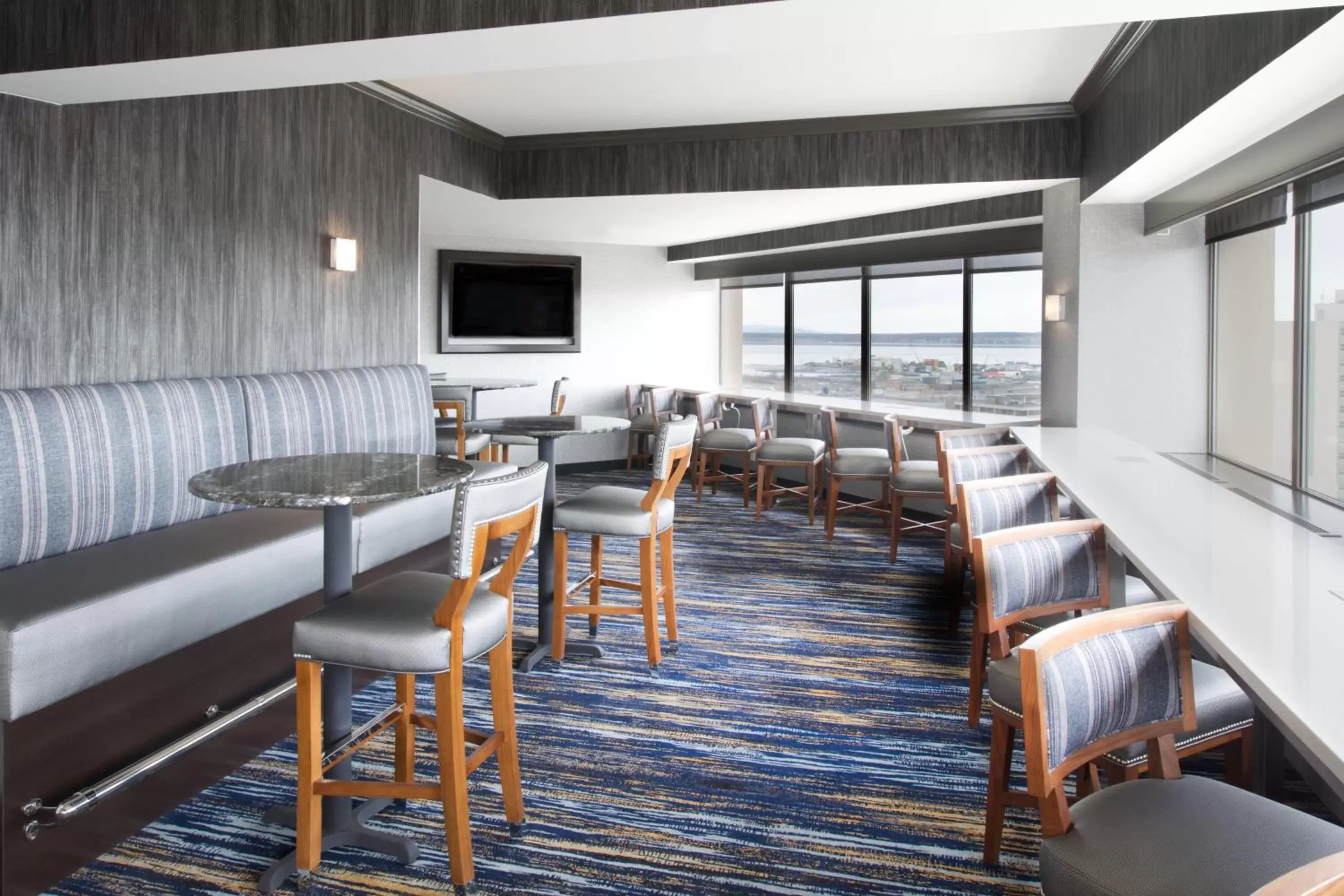 Lounge or bar in Sheraton Anchorage Hotel