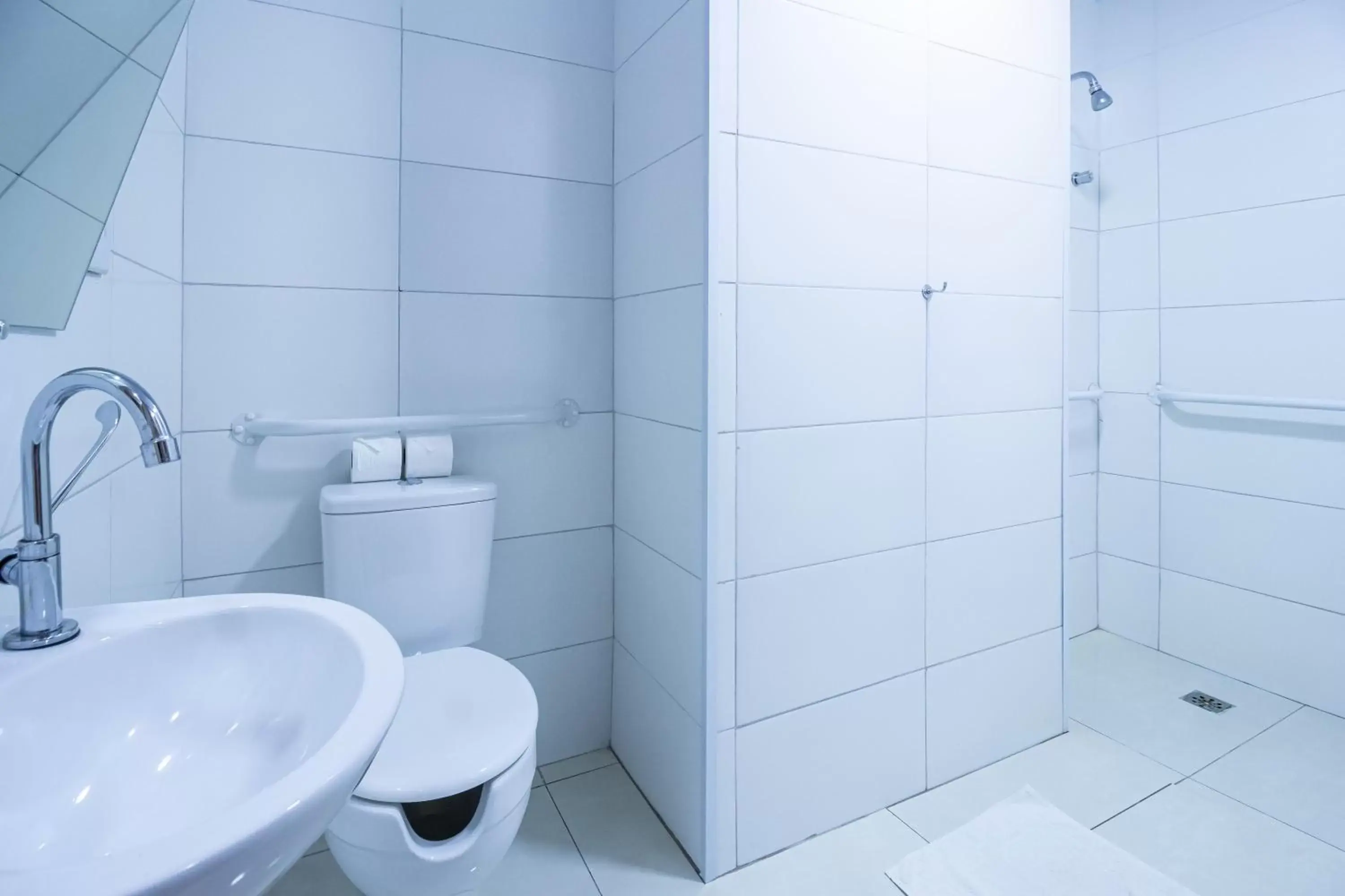 Bathroom in Nacional Inn Piracicaba