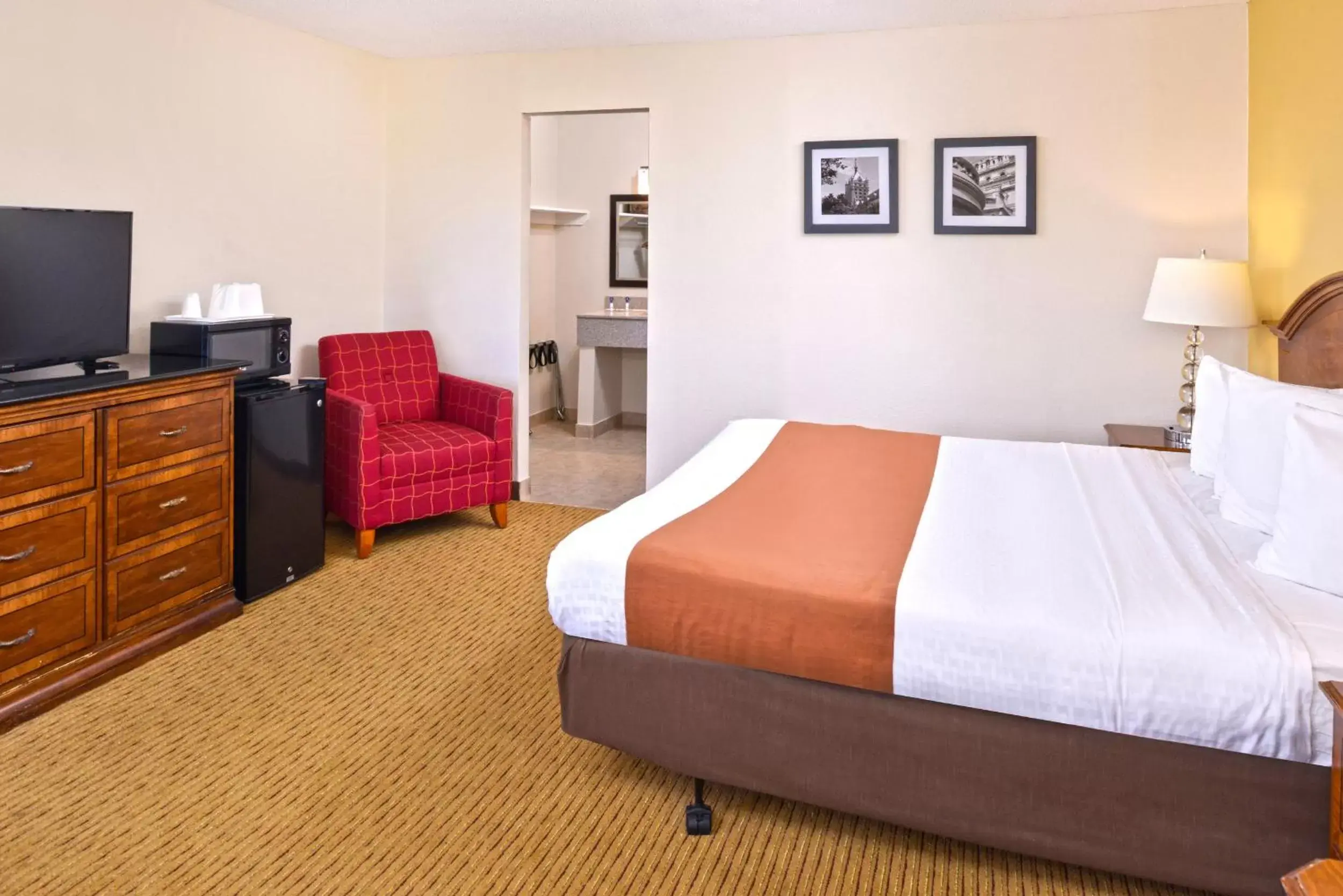 Bedroom, Bed in Americas Best Value Inn Plattsburgh Bedroom, Bed in Americas Best Value Inn Plattsburgh