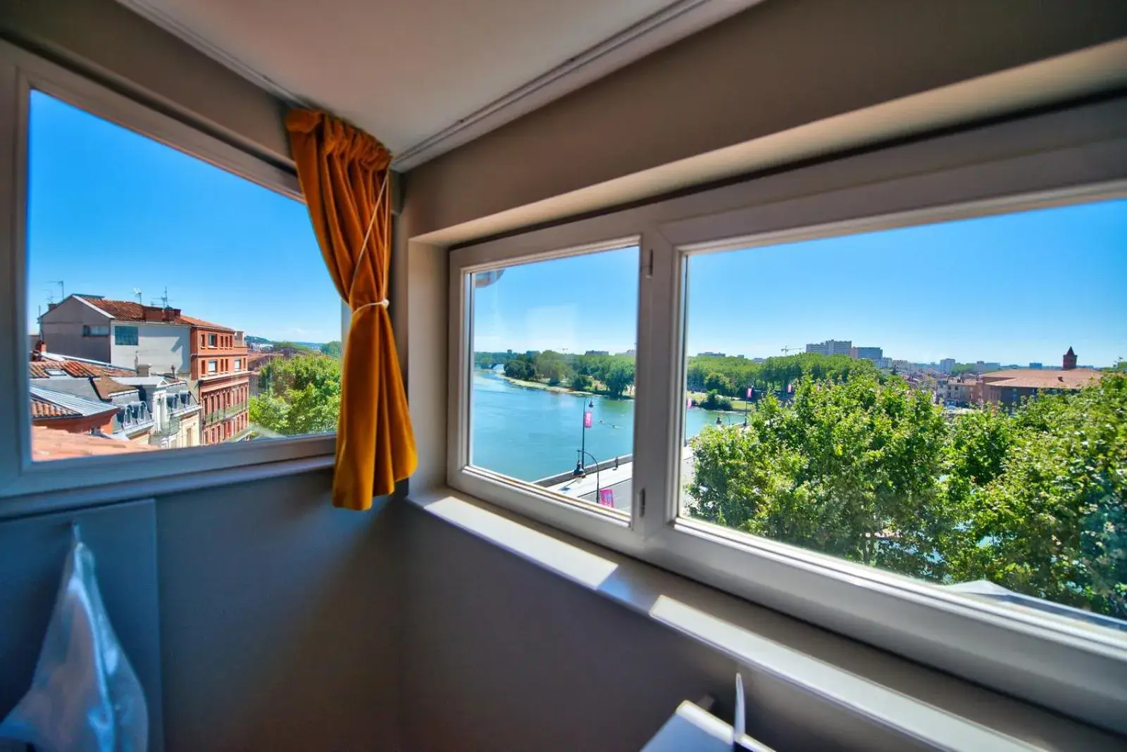 City view, Balcony/Terrace in Hotel Des Beaux Arts