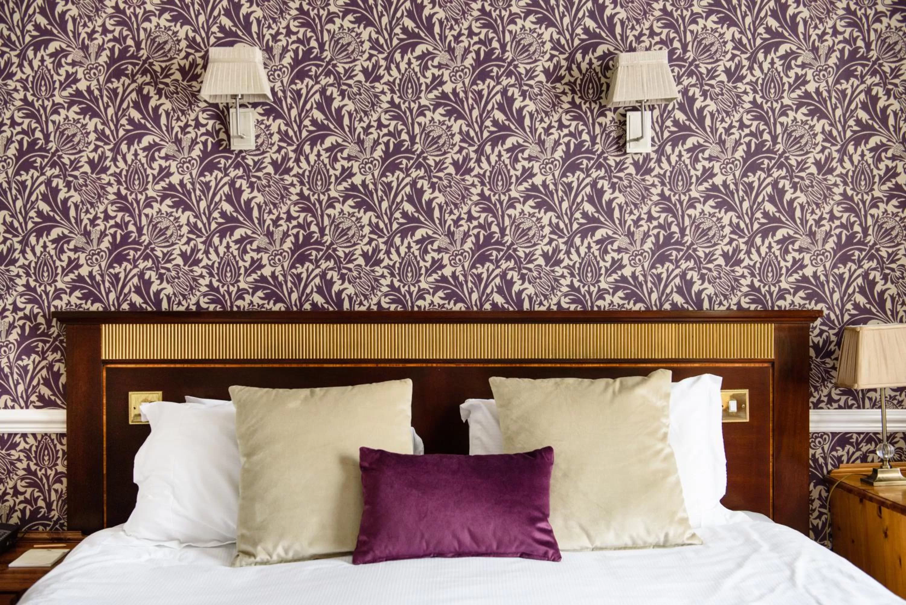 Bedroom, Bed in Old Hall Hotel