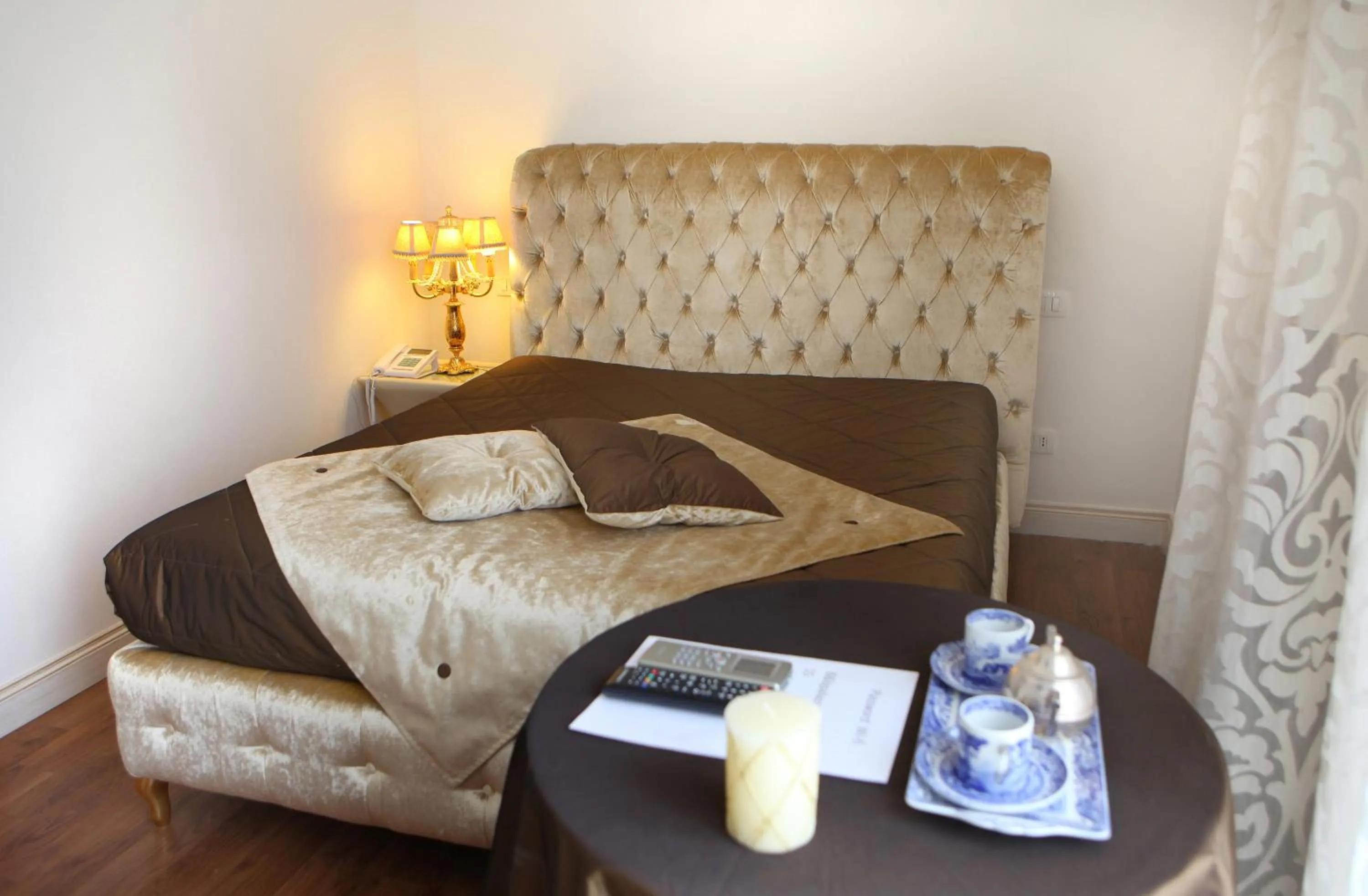 Photo of the whole room in B&B Palazzo del Teatro