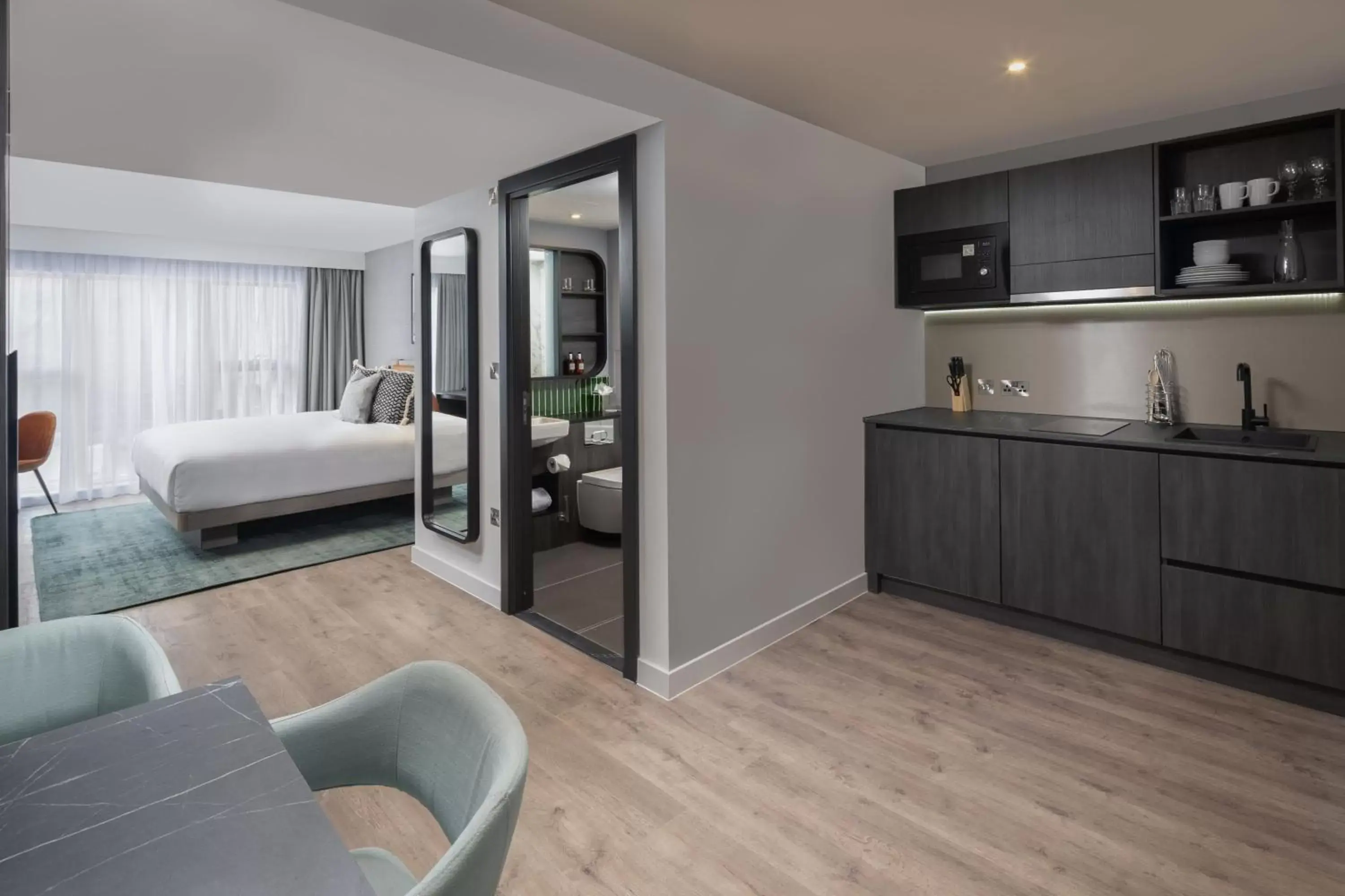 Photo of the whole room, Kitchen/Kitchenette in Residence Inn by Marriott Manchester Piccadilly