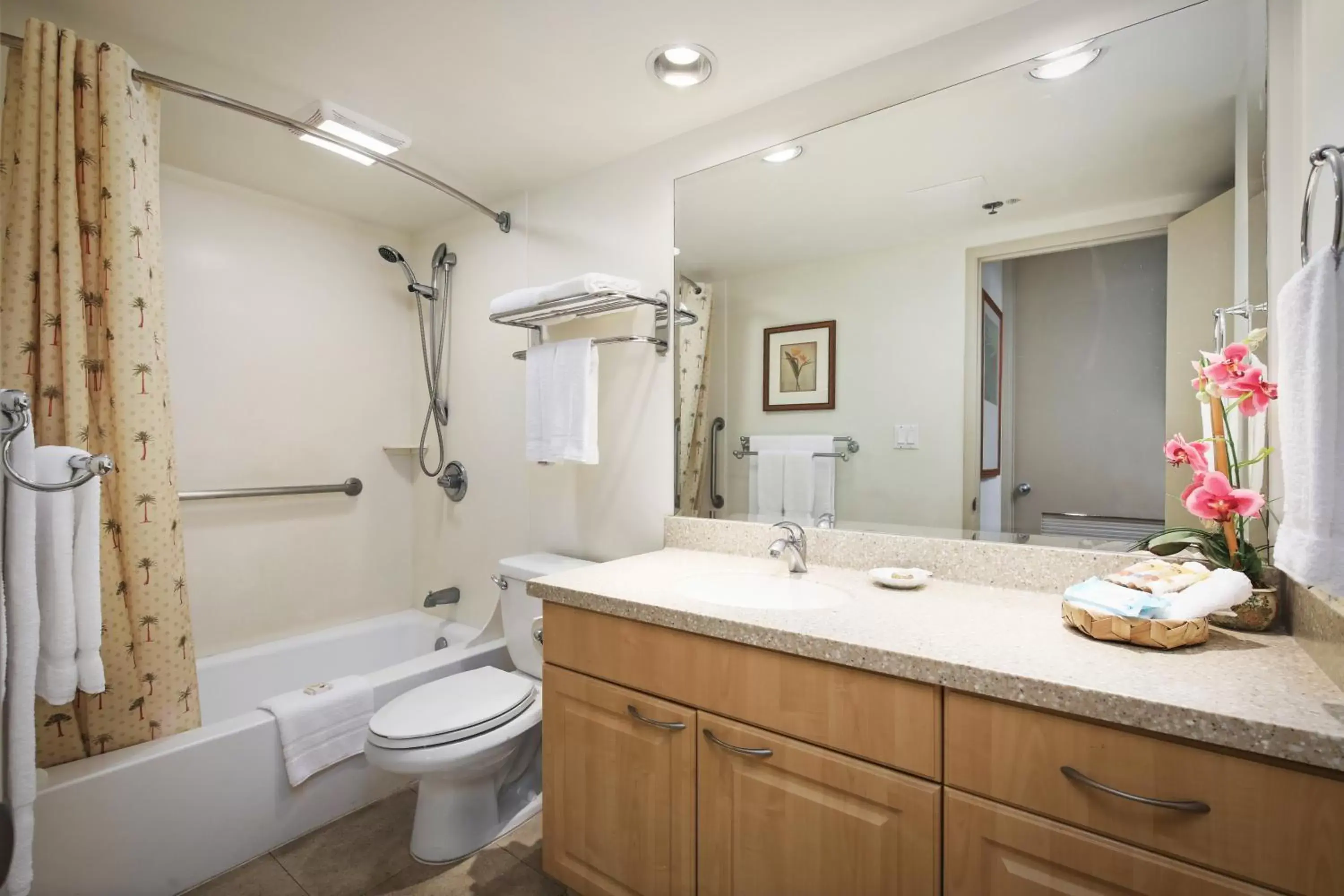 Shower, Bathroom in Aston Waikiki Sunset