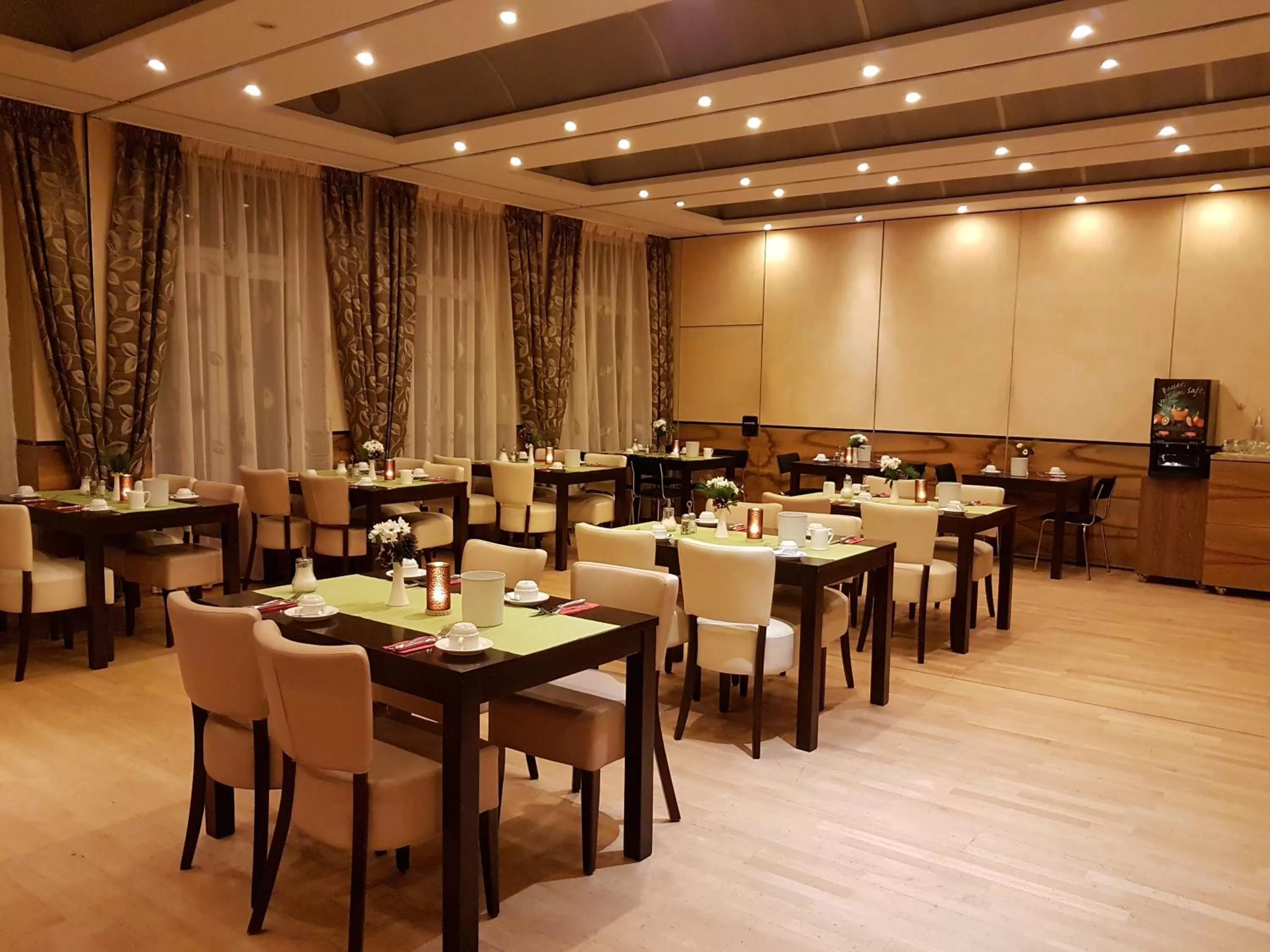 Restaurant/places to eat in Hotel Zum Weissen Ross