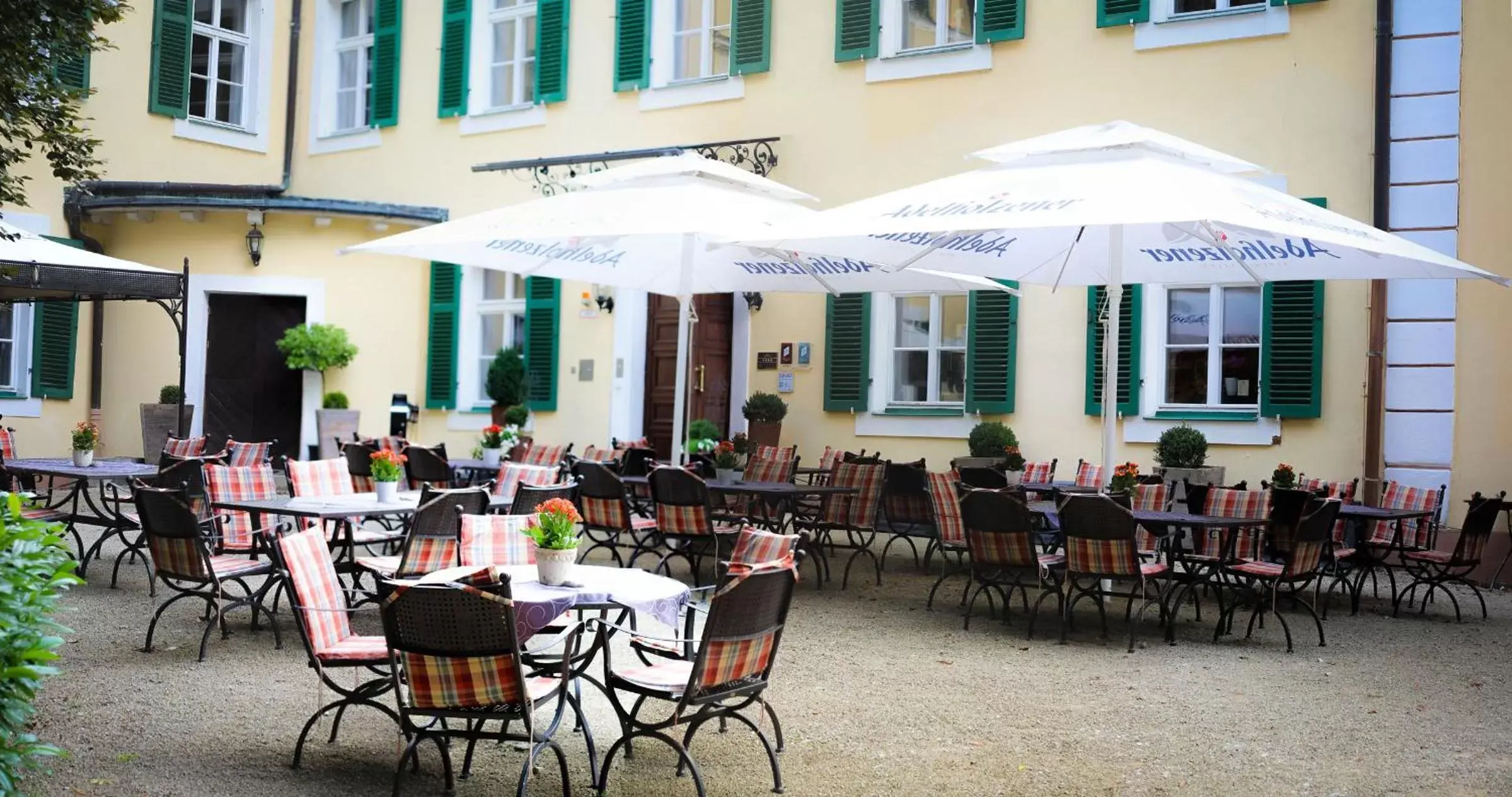 Restaurant/Places to Eat in Schloss Burgellern