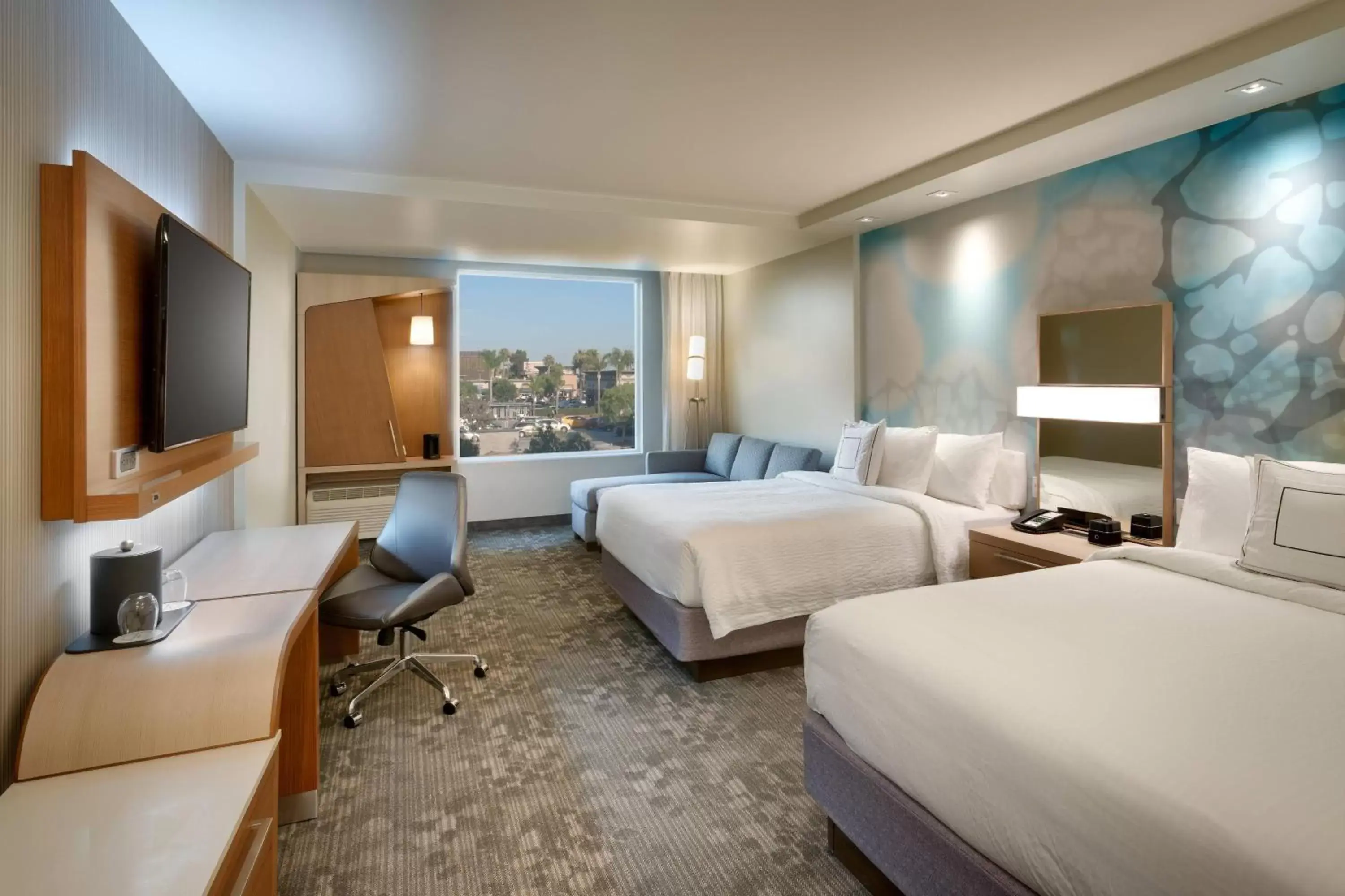 Photo of the whole room in Courtyard by Marriott Los Angeles LAX/Hawthorne