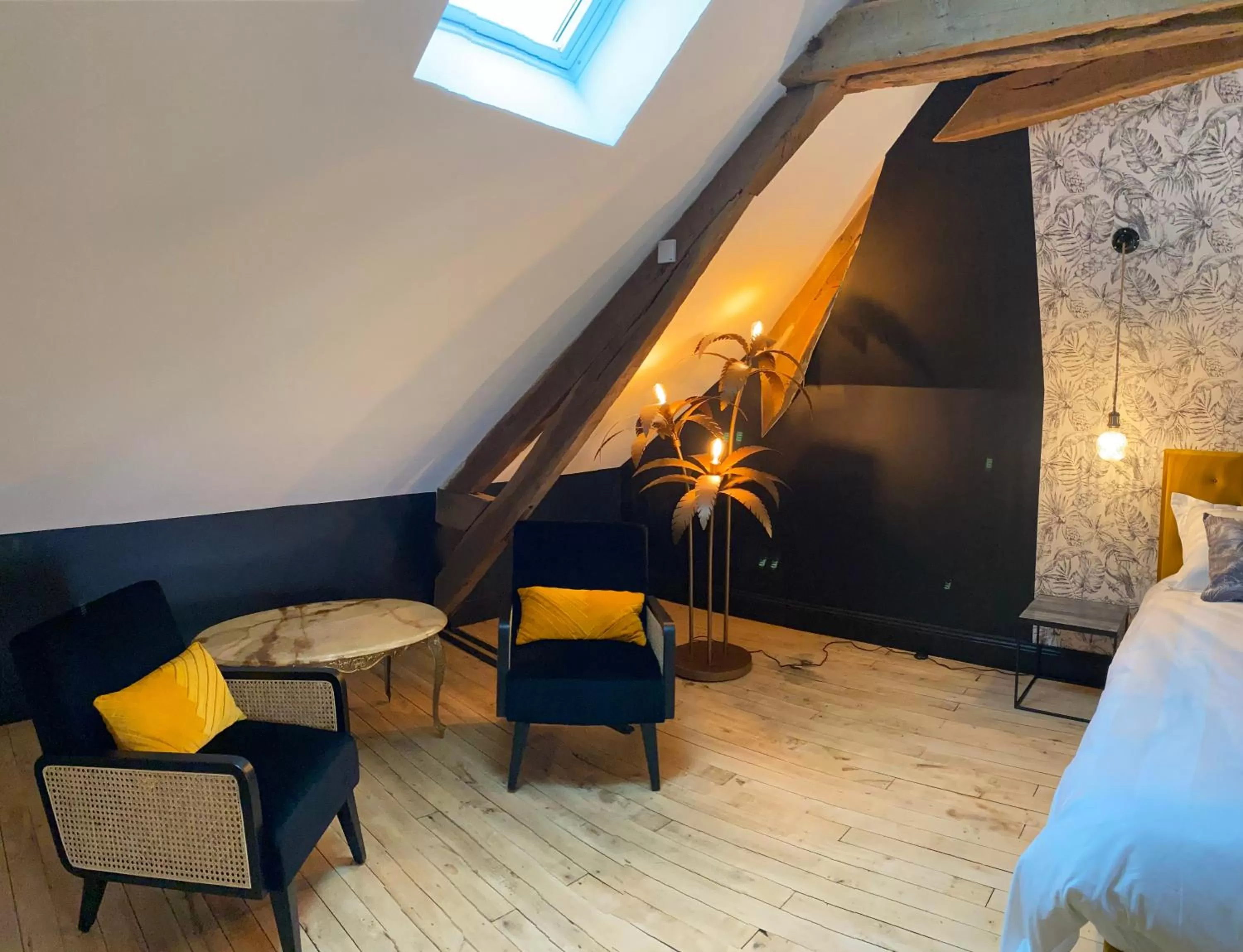 Double Room with Private Bathroom in la maison de Martha