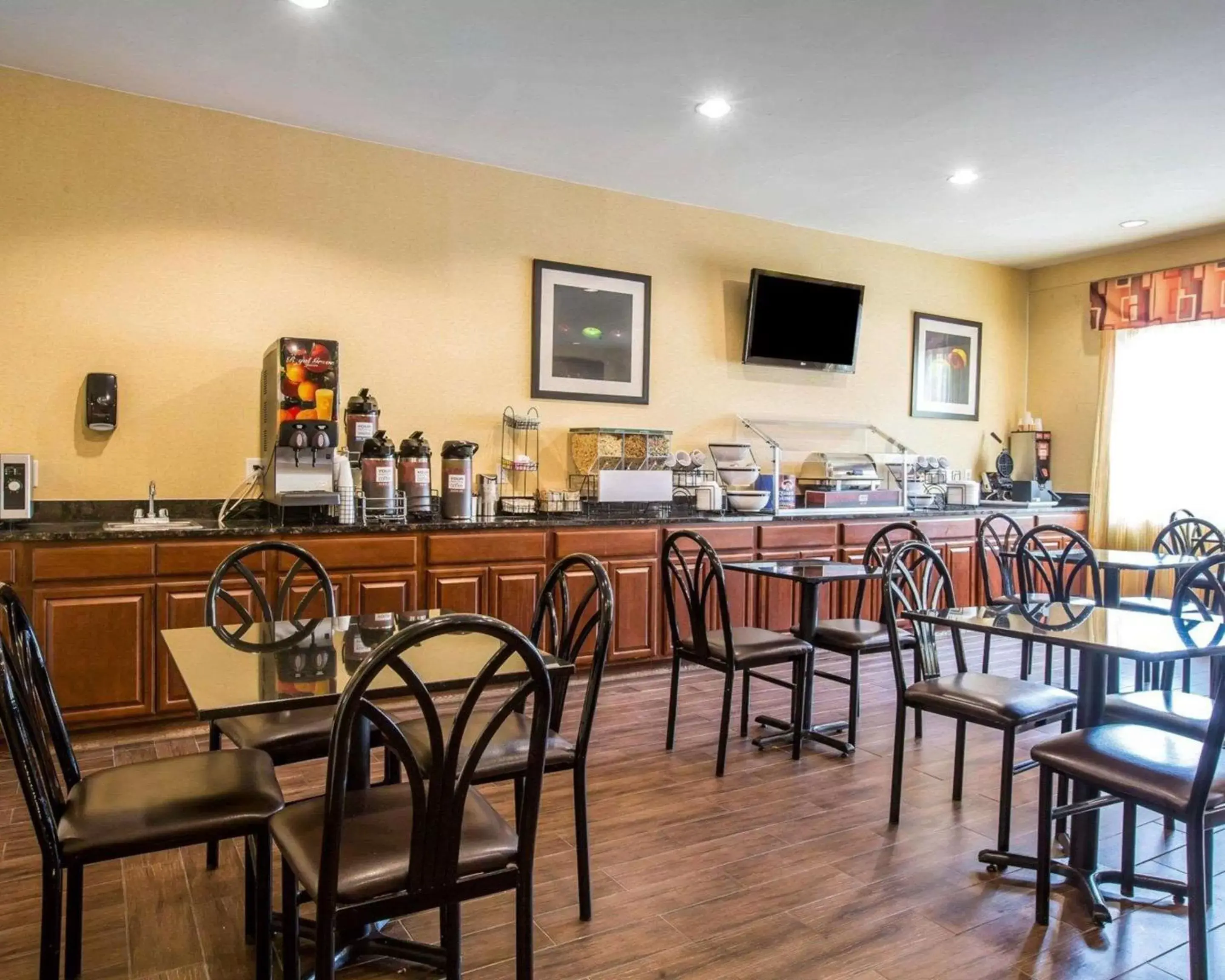Restaurant/Places to Eat in Comfort Inn Thomasville I-85