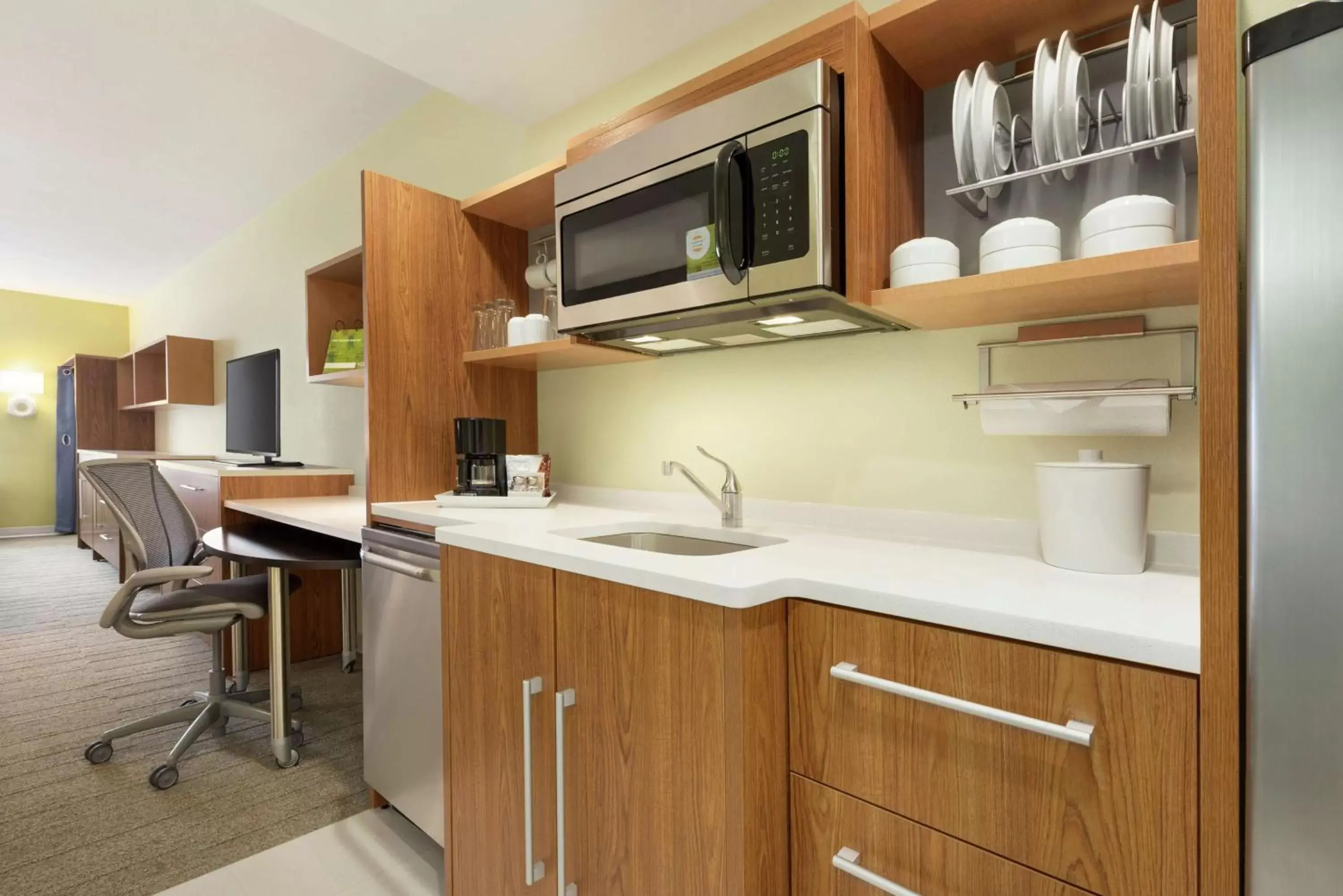 Bedroom, Kitchen/Kitchenette in Home2 Suites by Hilton Roseville Minneapolis