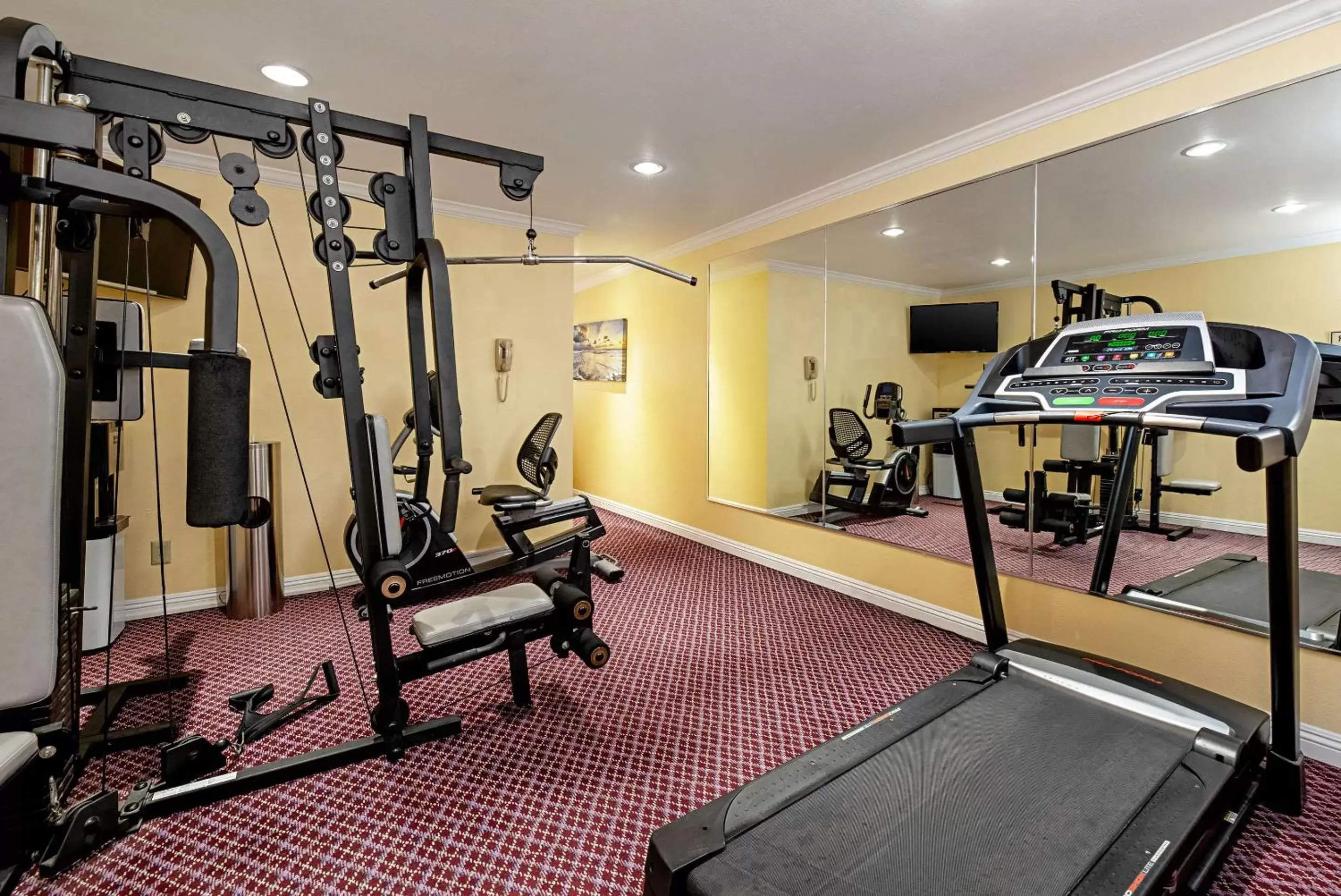 Fitness centre/facilities, Fitness Center/Facilities in Clarion Inn Silicon Valley
