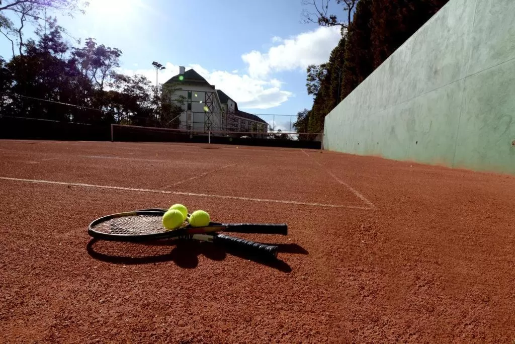 Tennis court in Apart Hotel Vista Azul - hospedagem nas montanhas