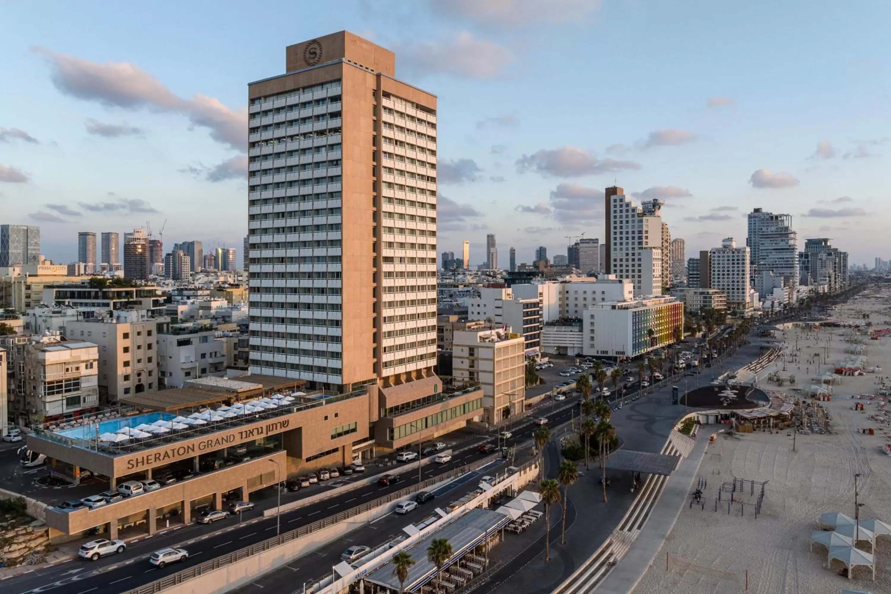 Swimming pool in Sheraton Grand Tel Aviv