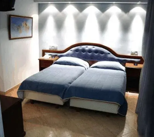 Photo of the whole room, Bed in Filippos