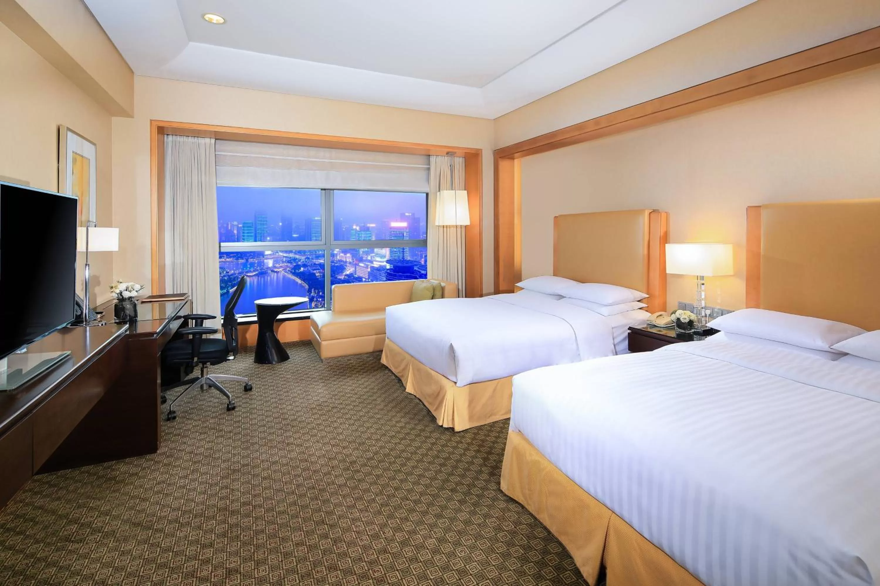 Photo of the whole room, Bed in Ningbo Marriott Hotel