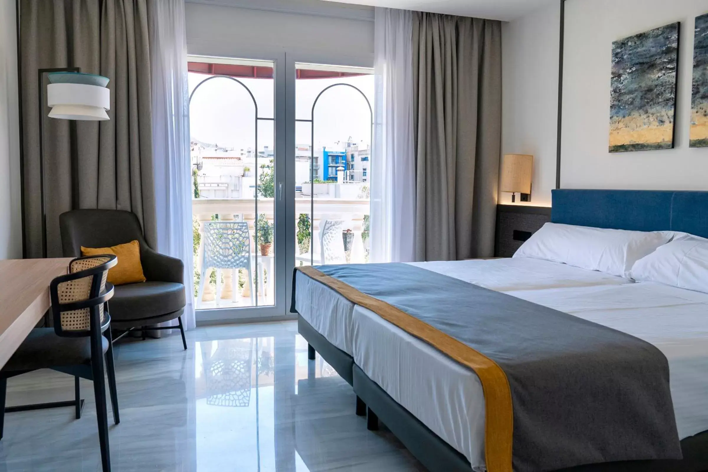 Photo of the whole room, Bed in URH Sitges Playa Photo of the whole room, Bed in URH Sitges Playa