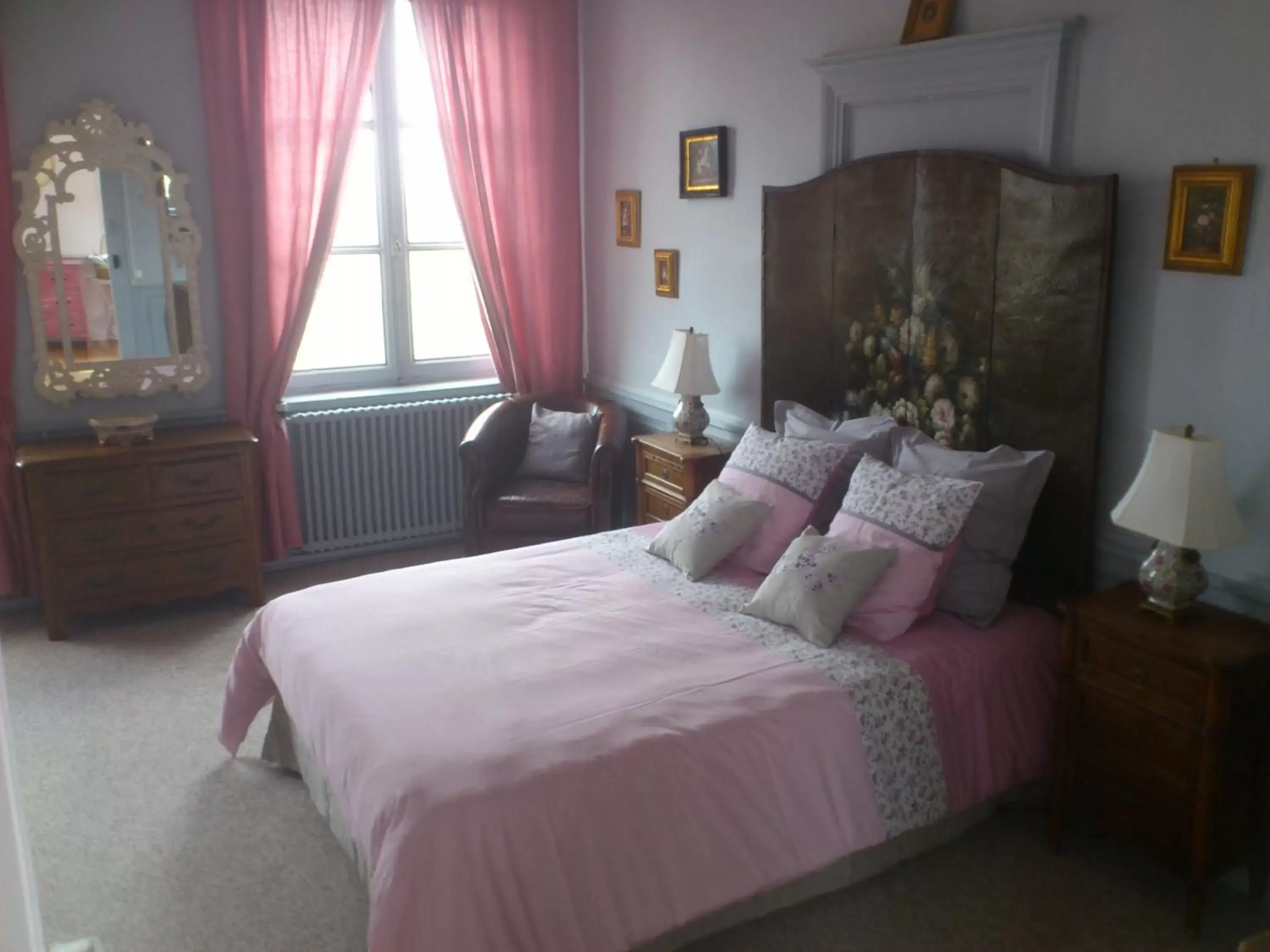 Photo of the whole room, Bed in Chambres d'hotes Autour de la Rose