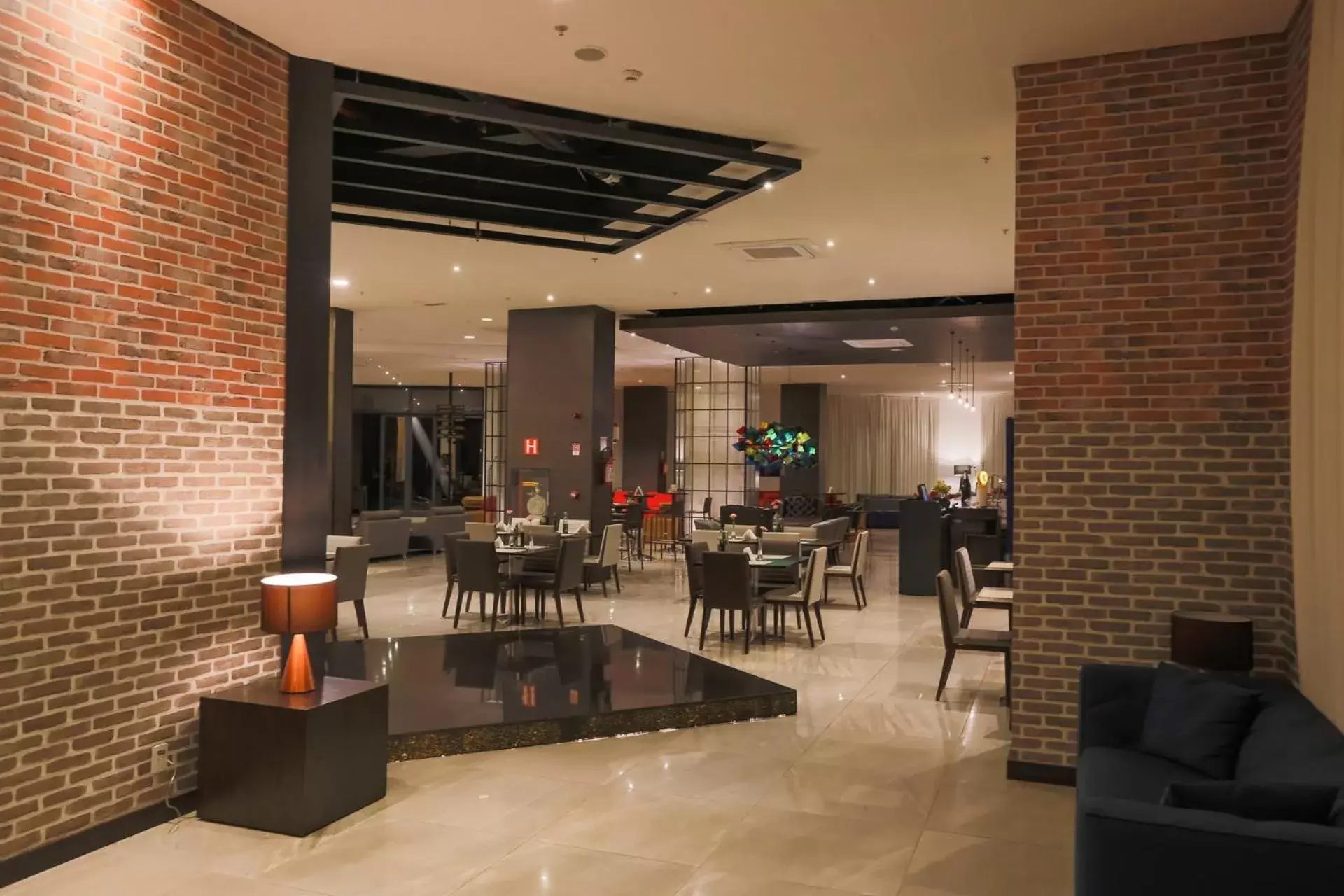 Lounge or bar, Restaurant/Places to Eat in TRYP By Wyndham Ribeirão Preto