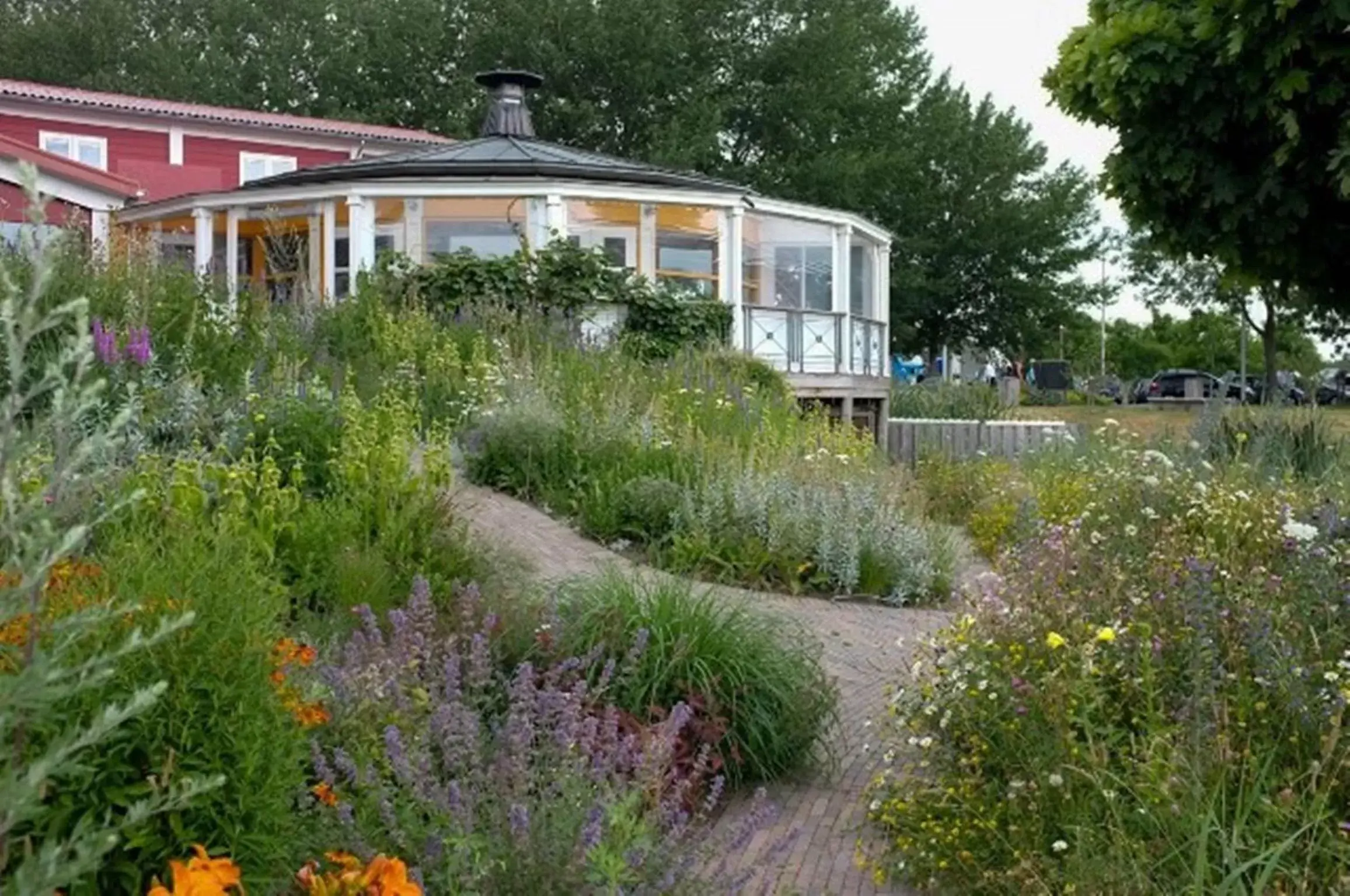 Property building, Garden in Hajé Hotel Restaurant de Lepelaar