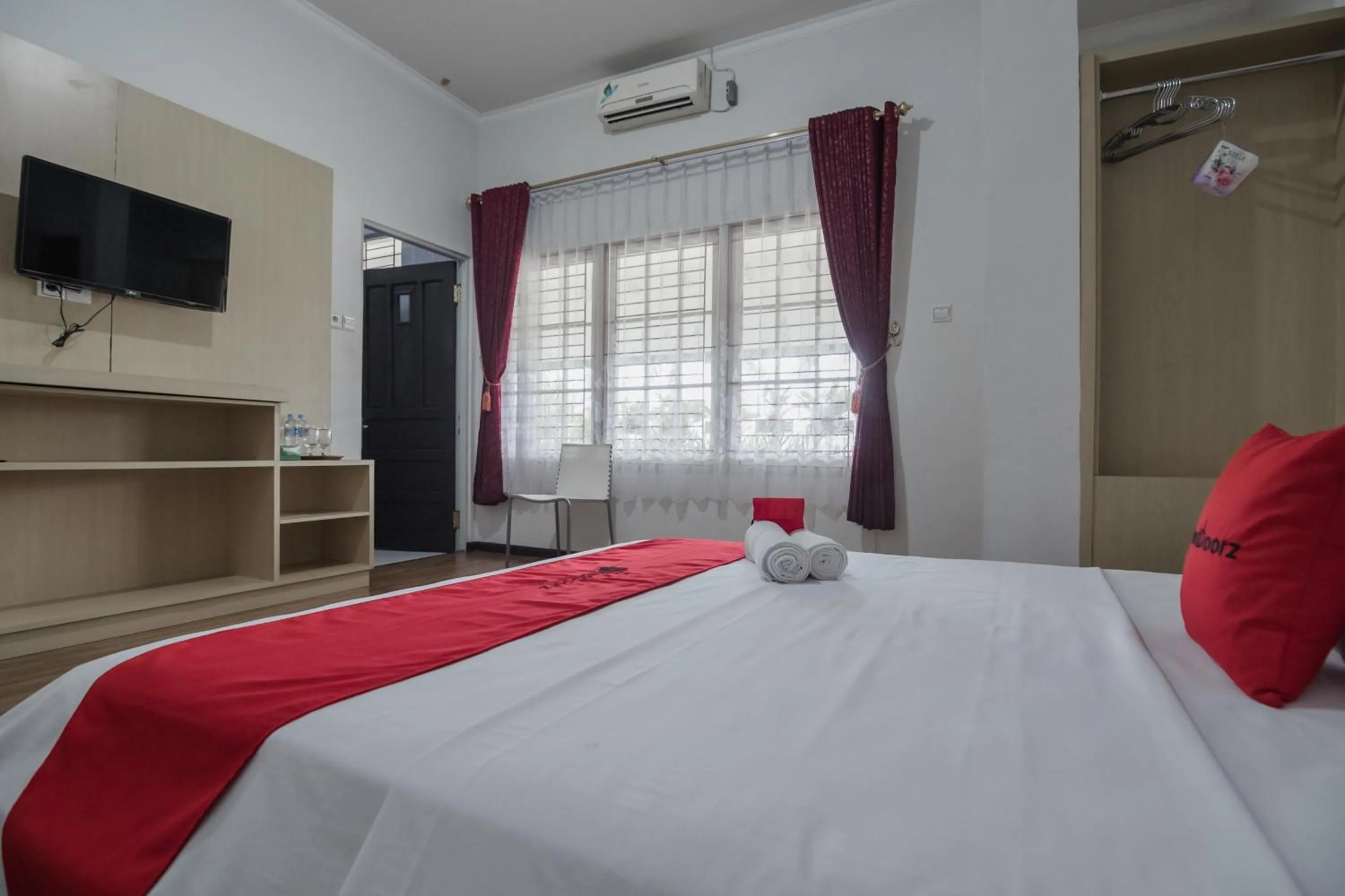 Bed in RedDoorz Syariah Plus @ Banjarbaru