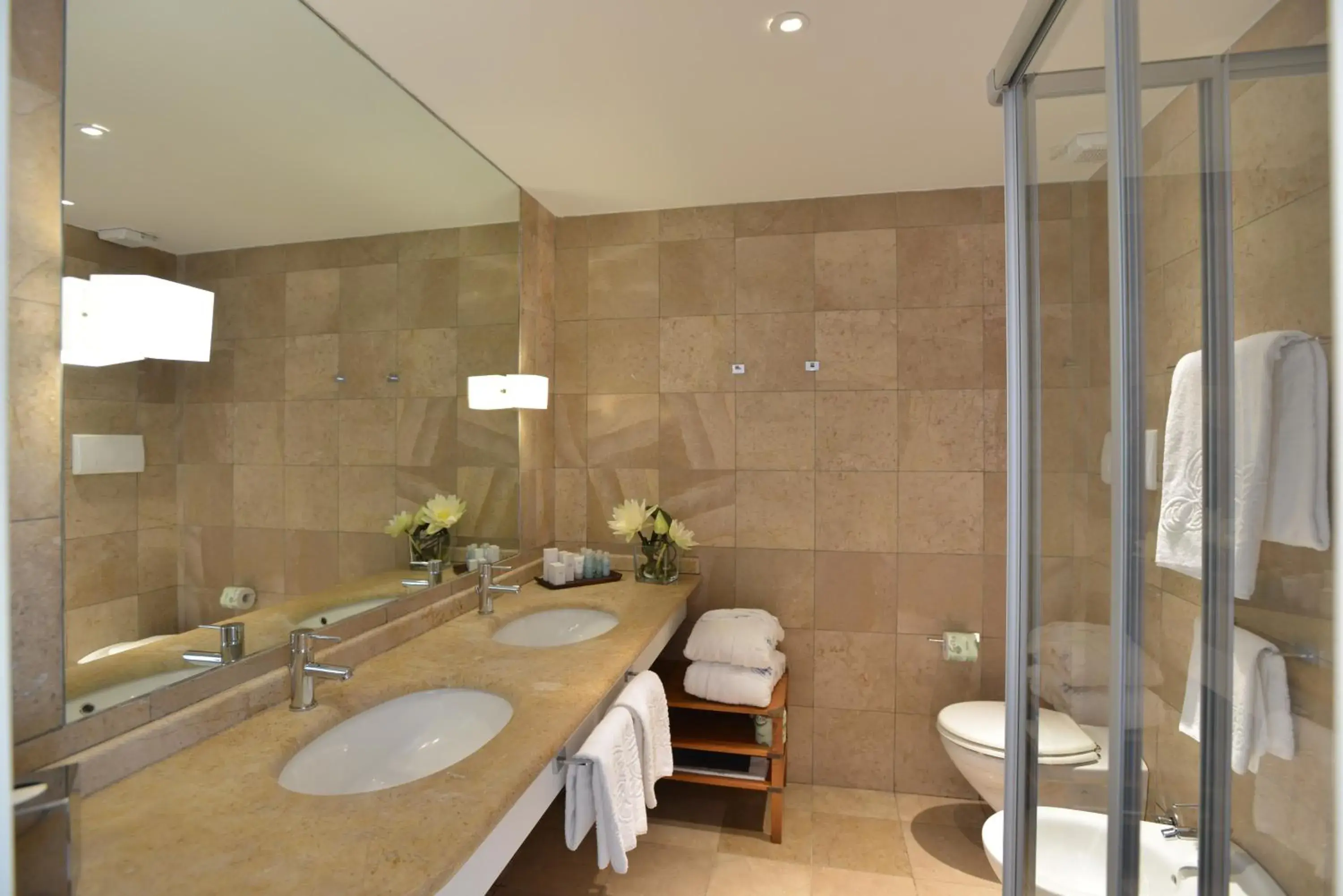 Bathroom in El Faro Hotel & Spa