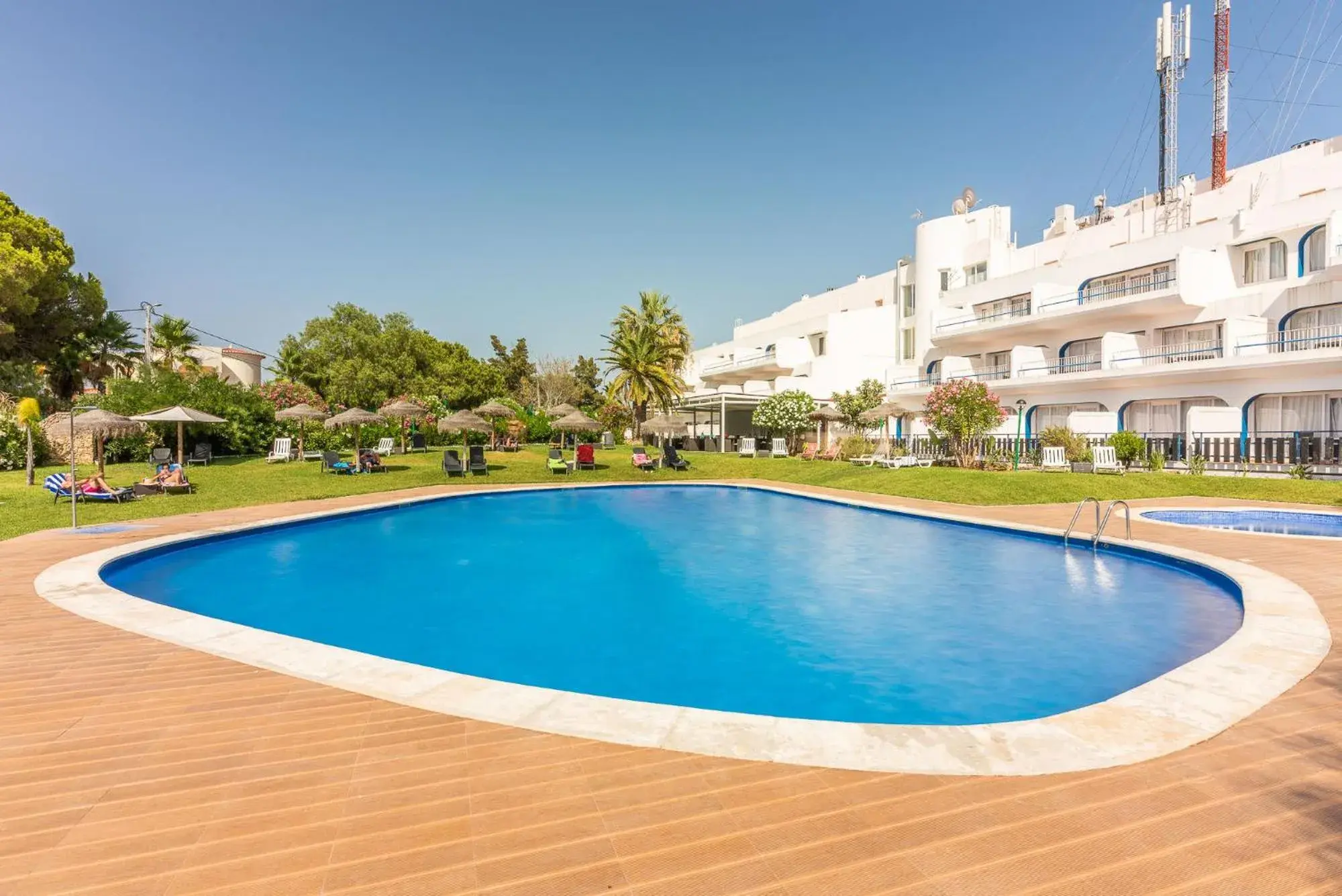 Swimming Pool in Carvoeiro Hotel