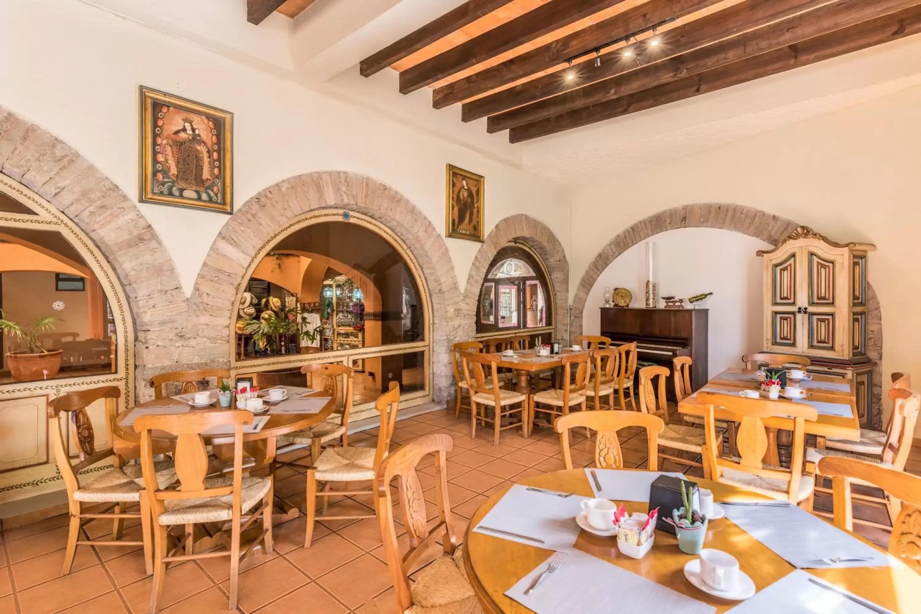Restaurant/Places to Eat in Hotel Abadia Tradicional