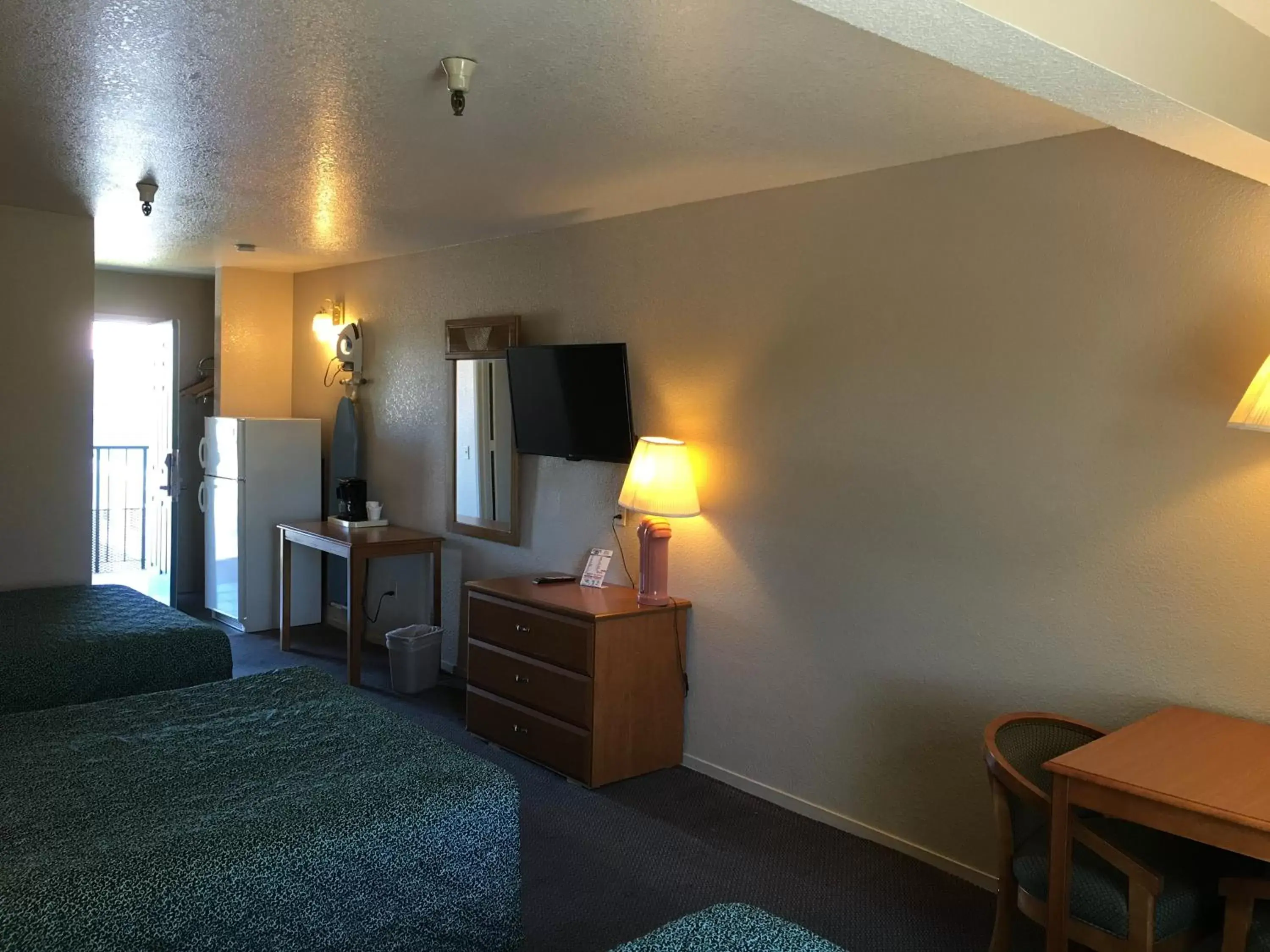 Bed in Applegate Inn Bed in Applegate Inn