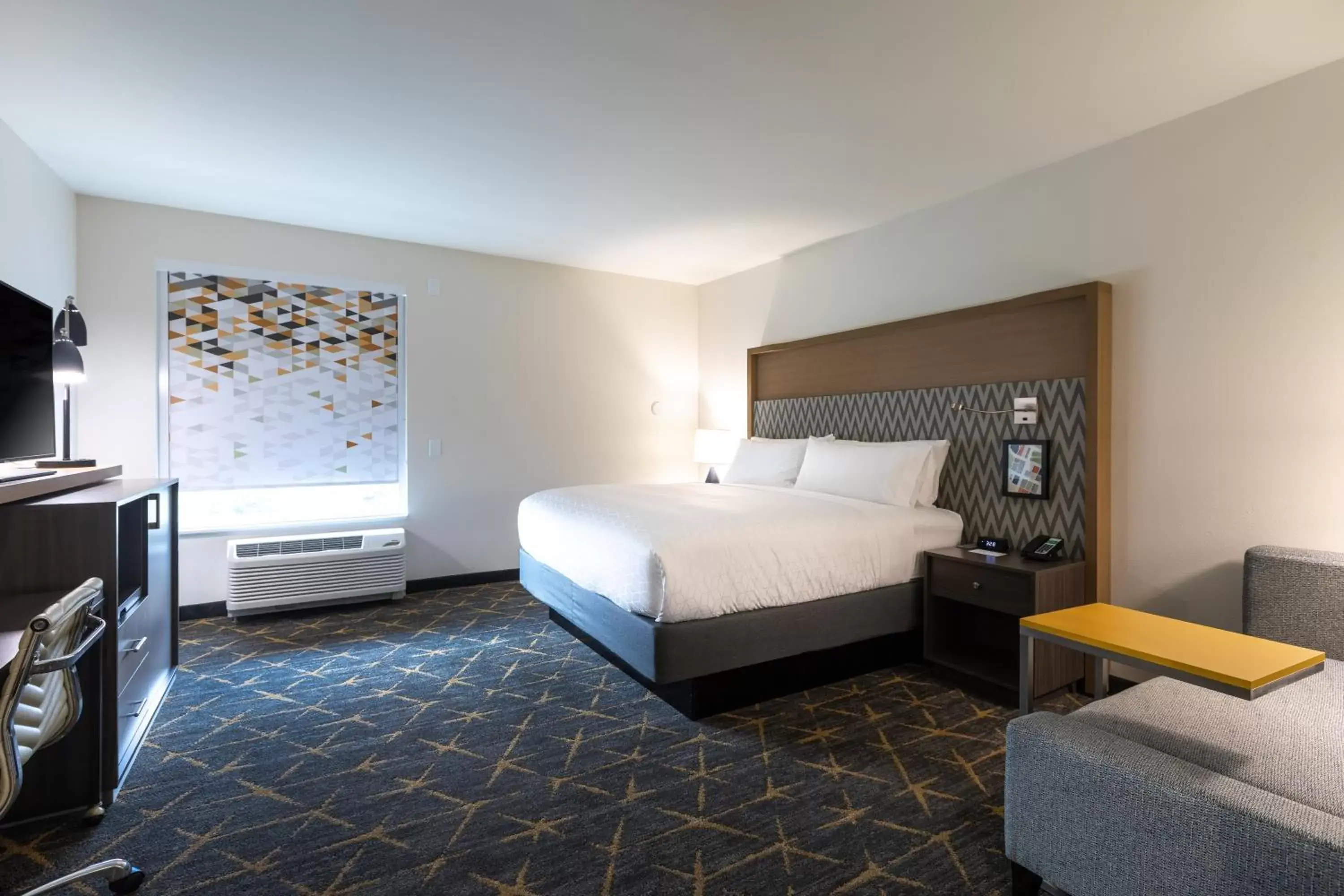 Photo of the whole room, Bed in Holiday Inn Greenville - Woodruff Road, an IHG Hotel