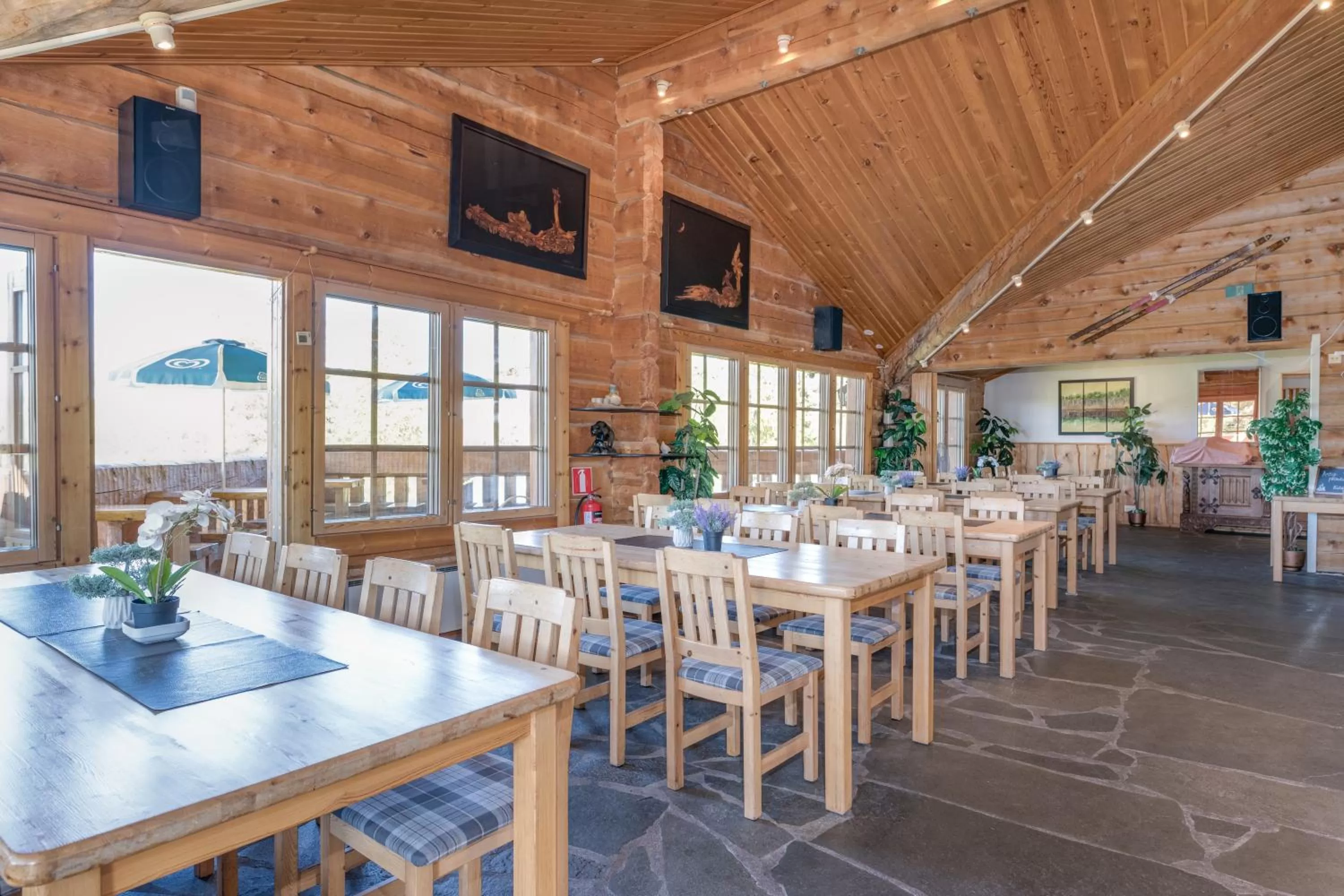 Restaurant/Places to Eat in Hotel Kuusamon Portti