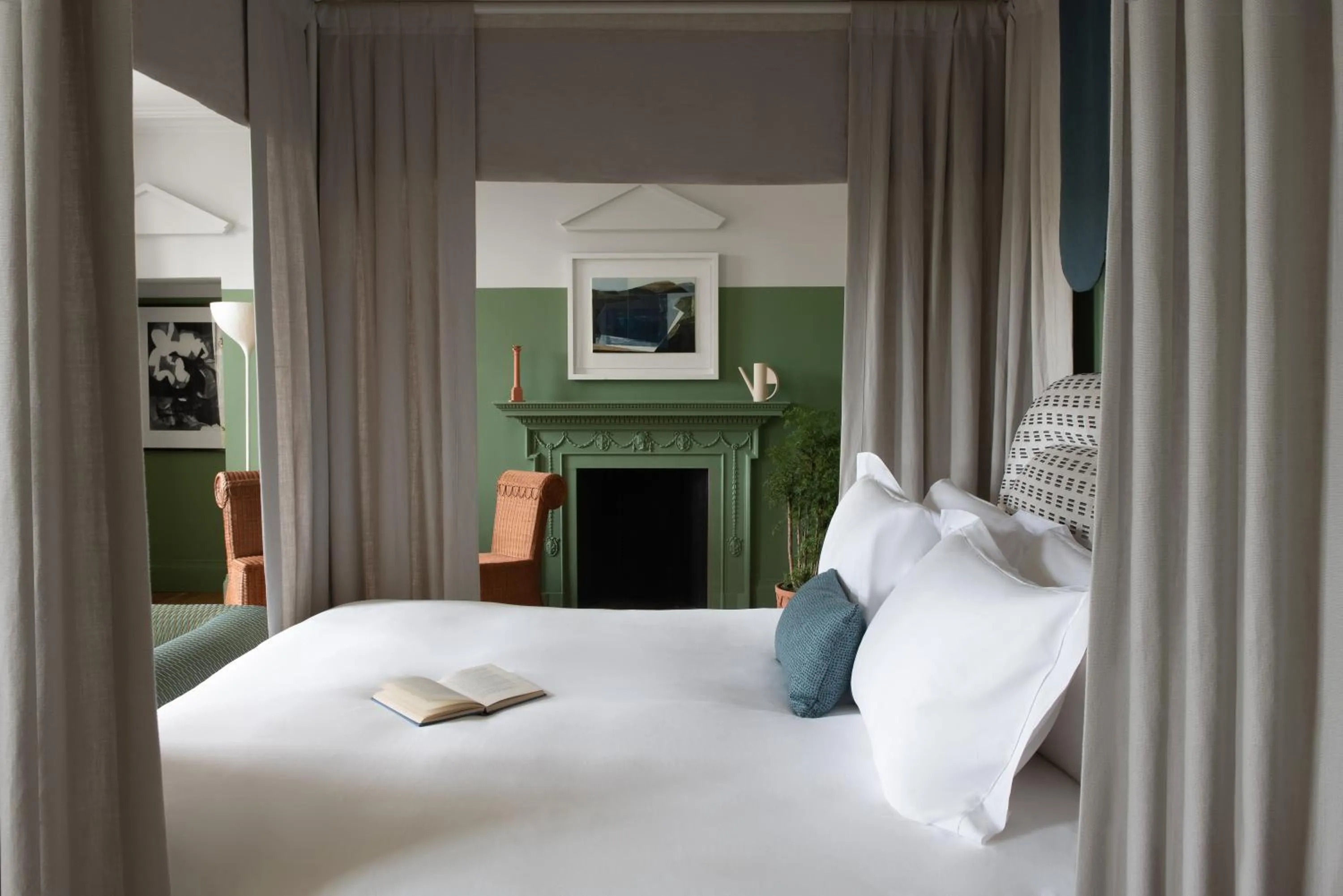 Bed in Cowley Manor Experimental