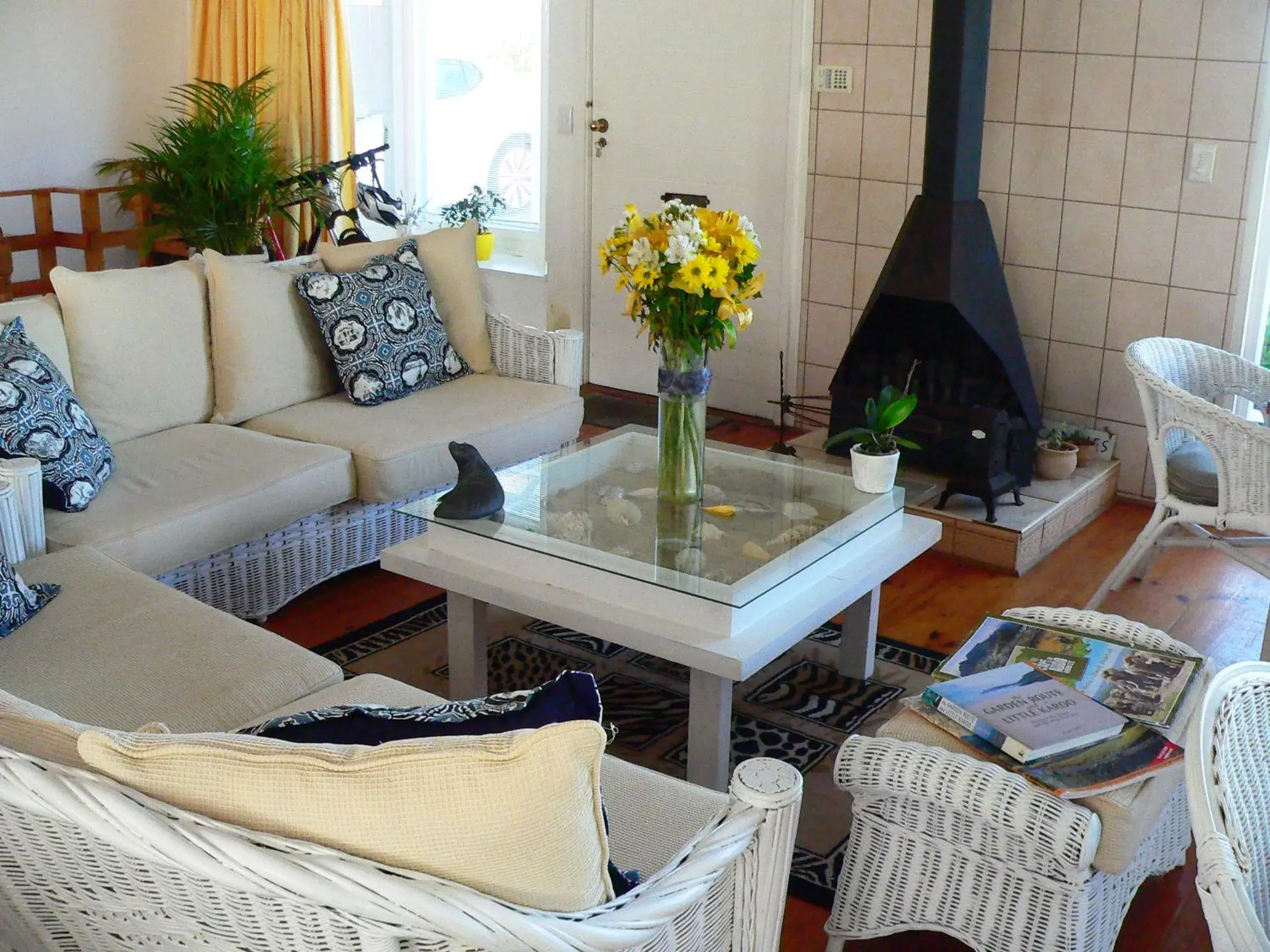 Lounge or bar, Seating Area in Brenton Beach House