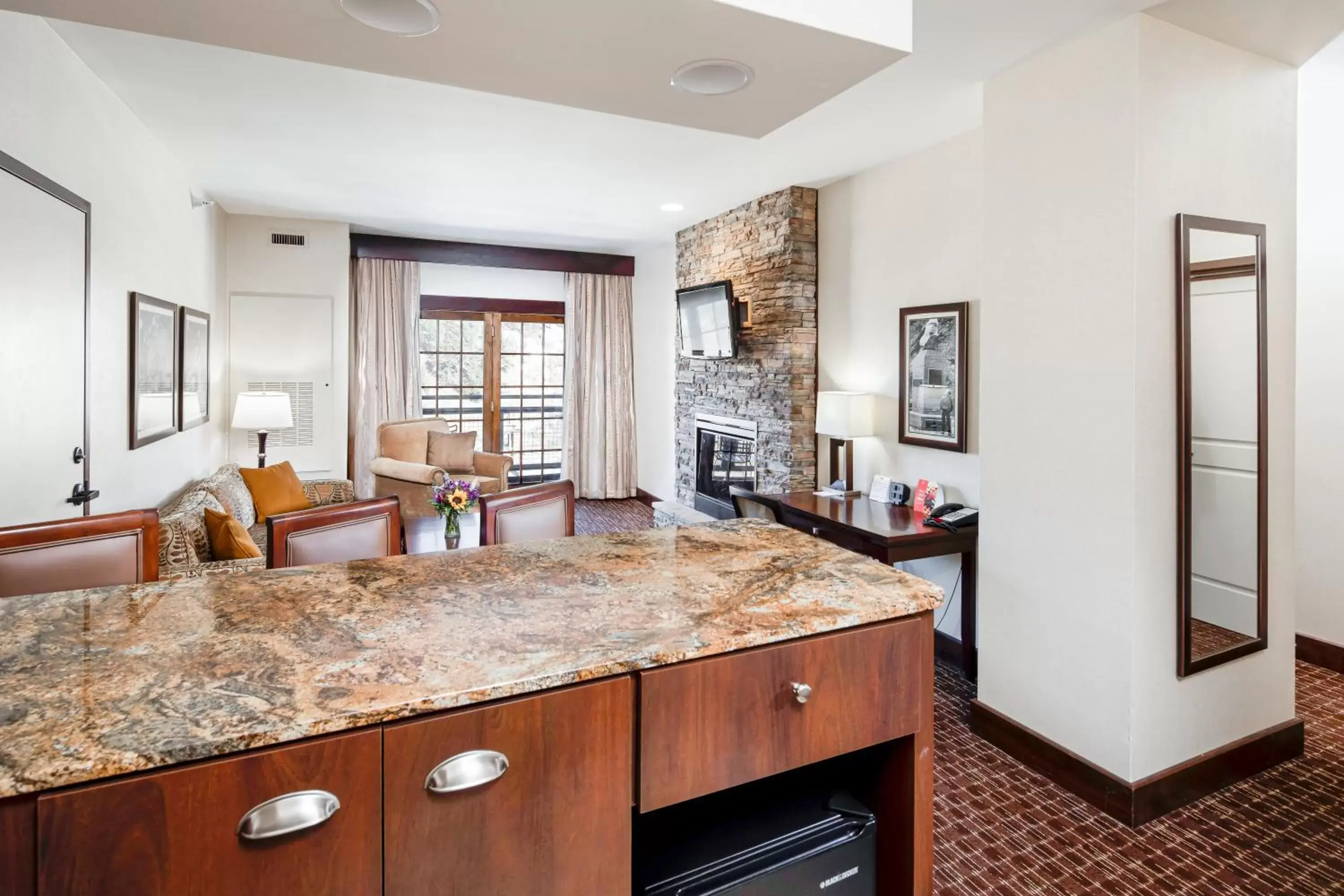 Photo of the whole room, Kitchen/Kitchenette in Holiday Inn Resort Deadwood Mountain Grand, an IHG Hotel