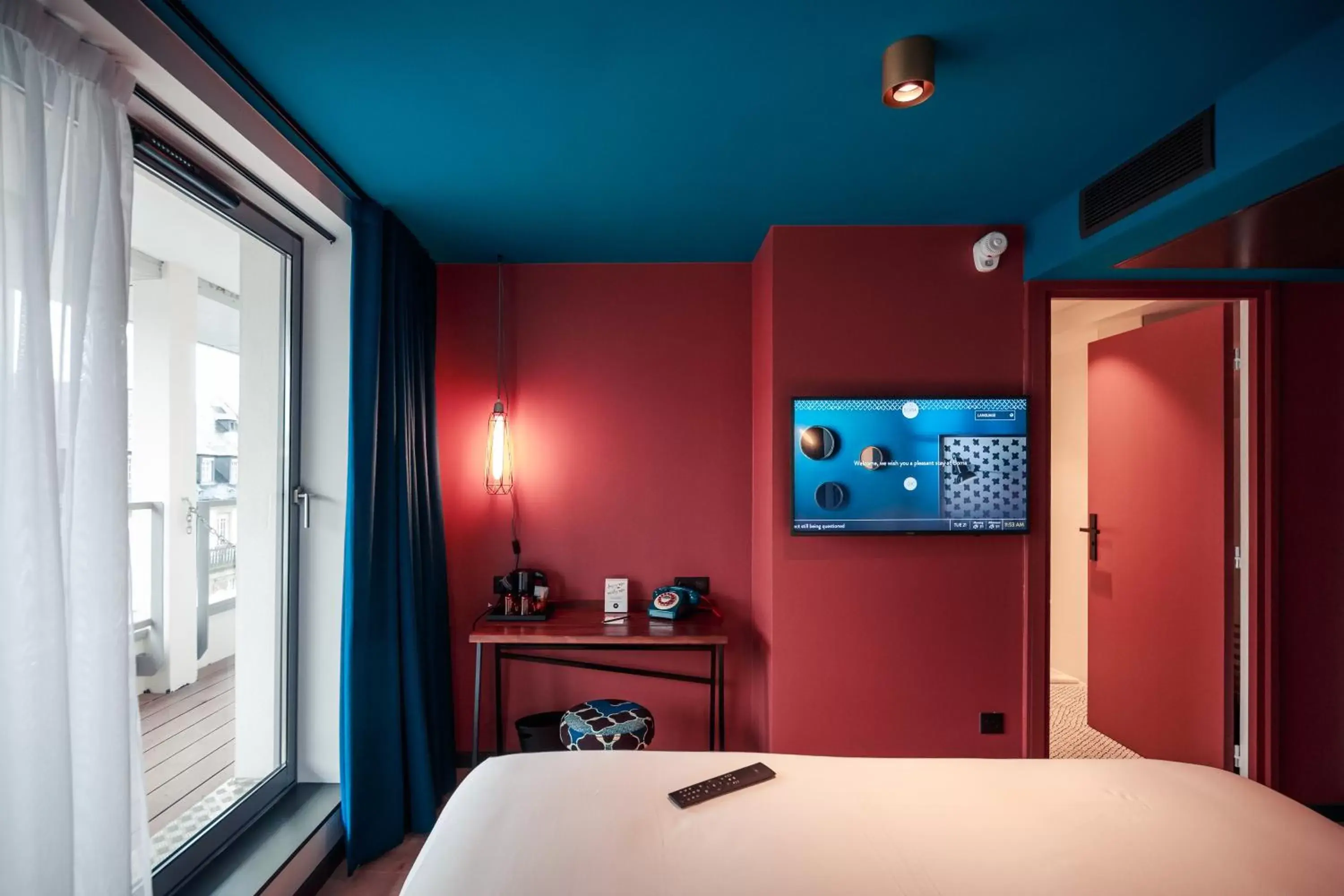 Bedroom, TV/Entertainment Center in BOMA easy living hotel