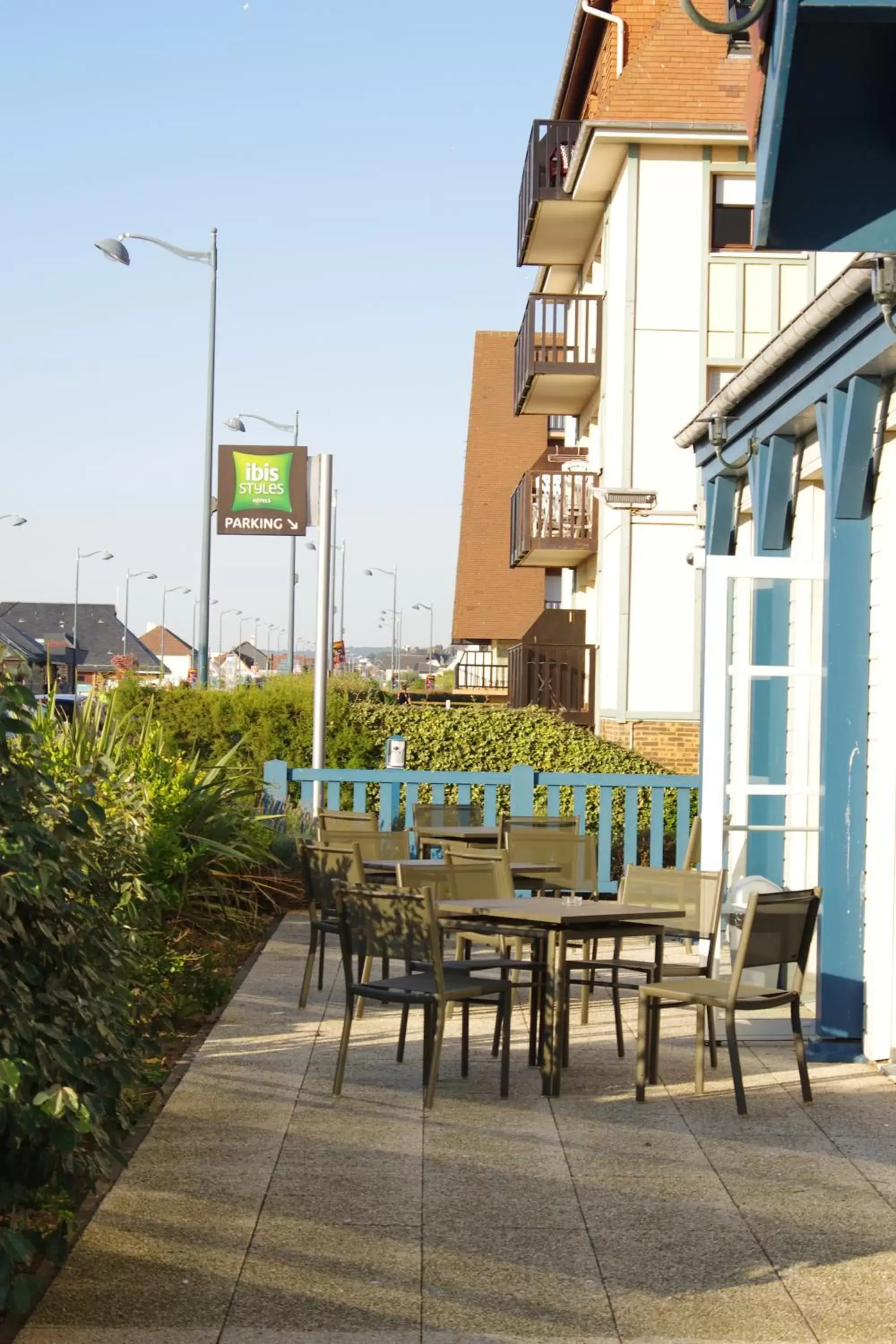 Patio in ibis Styles Deauville Villers Plage