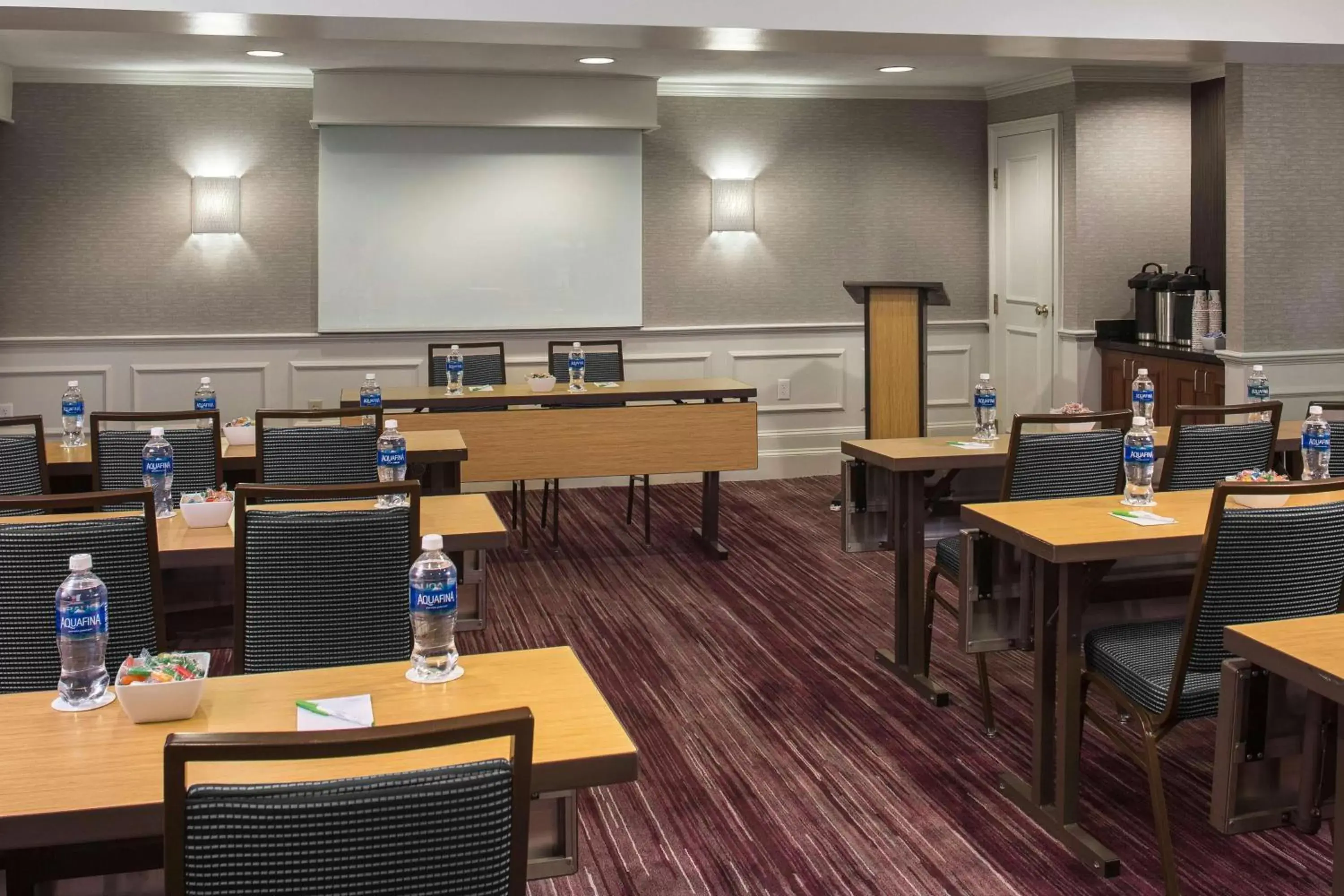 Meeting/conference room, Restaurant/Places to Eat in Sonesta Select Boston Lowell Chelmsford