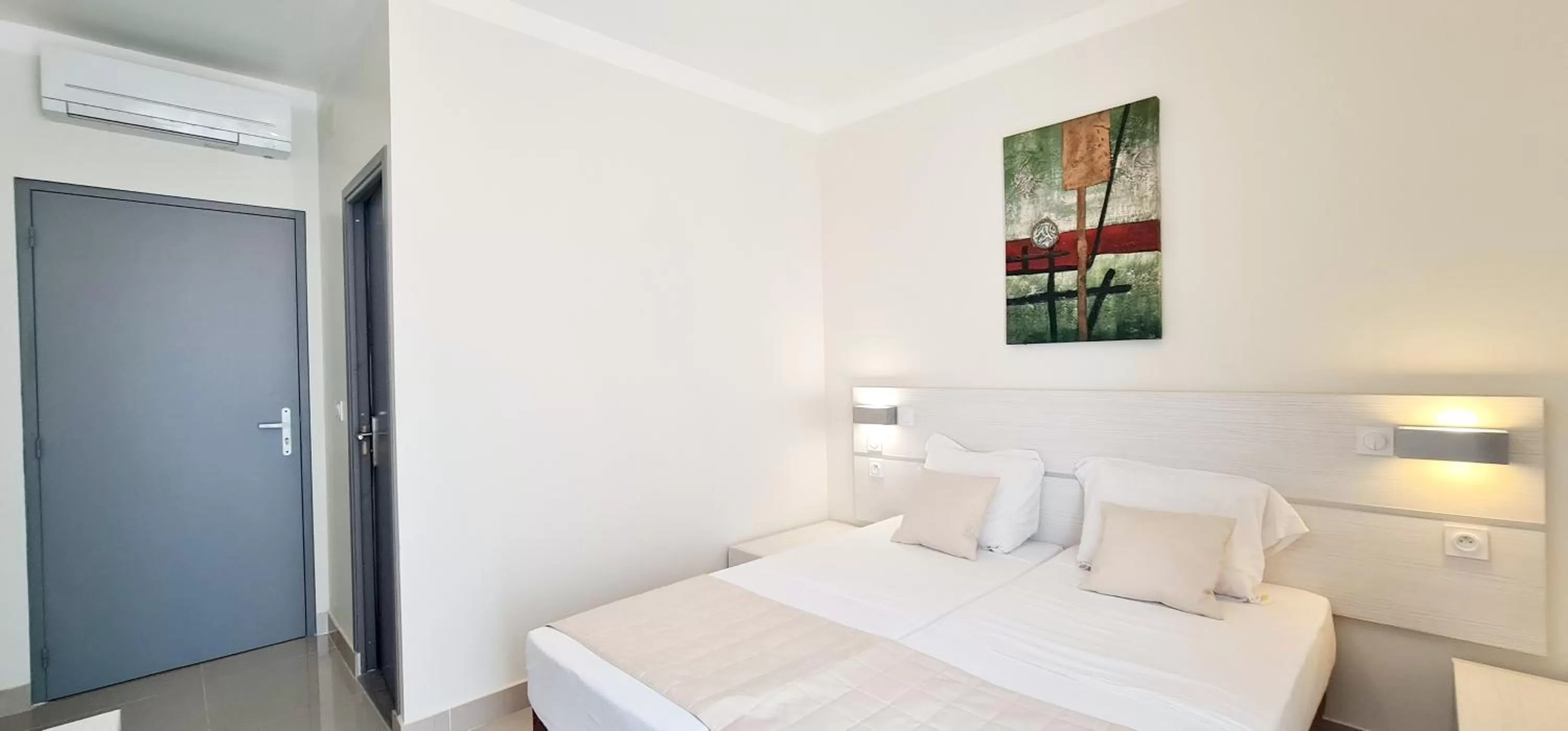 Bed in ESPERANCE HOTEL