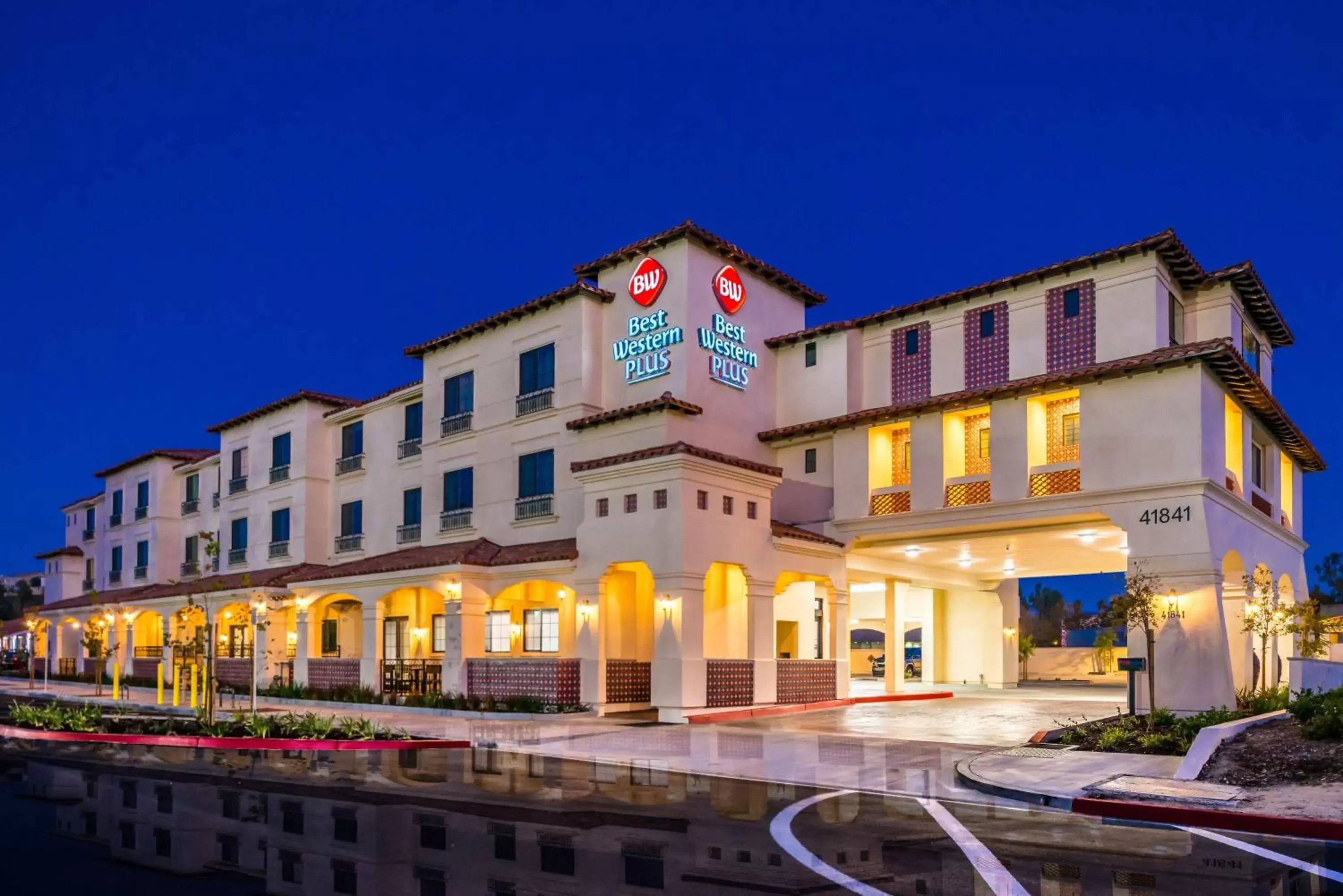 Property building in Best Western Plus Temecula Wine Country Hotel & Suites