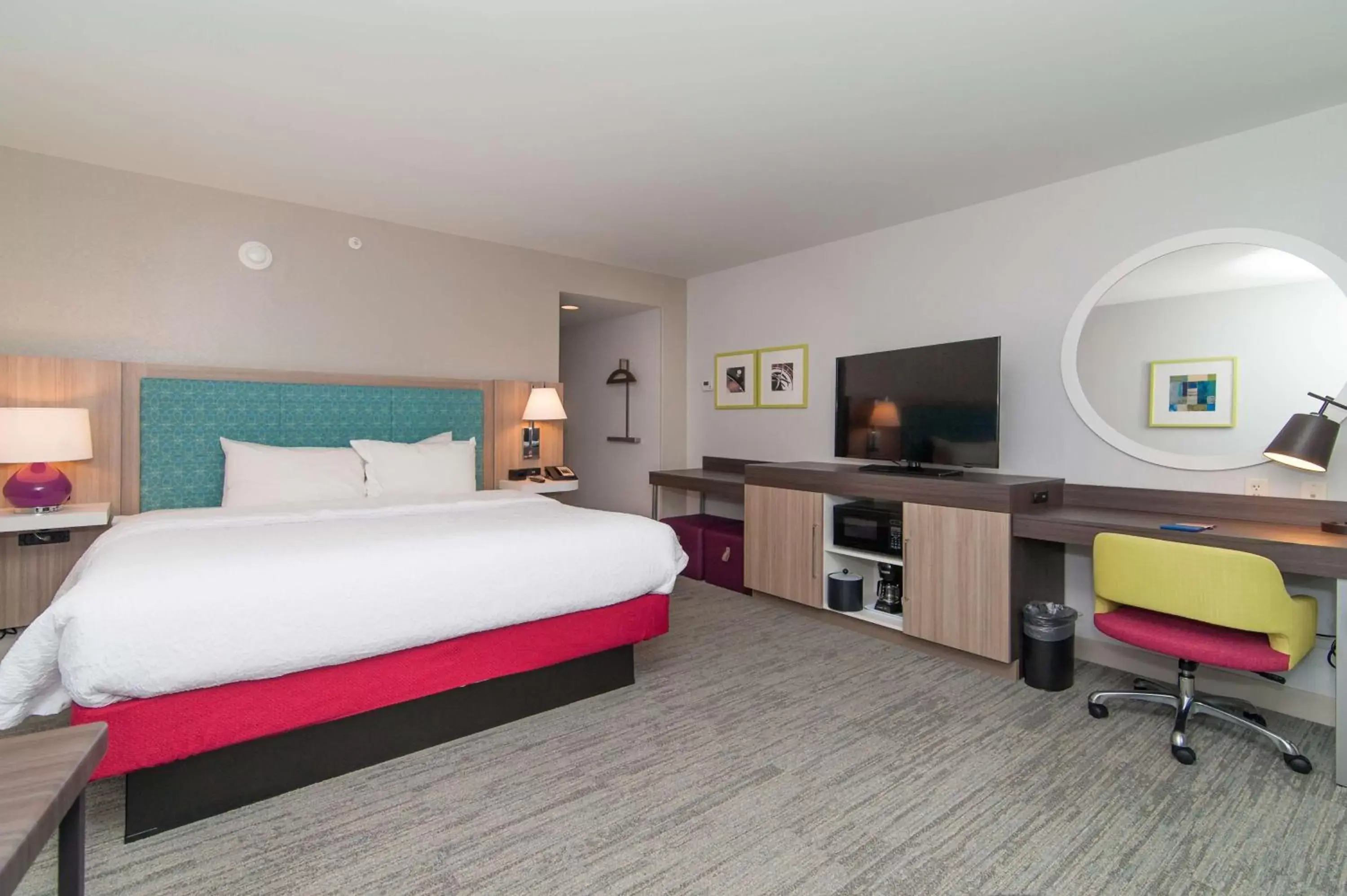 King Room - Hearing Accessible - Non-Smoking in Hampton Inn Norwich King Room - Hearing Accessible - Non-Smoking in Hampton Inn Norwich