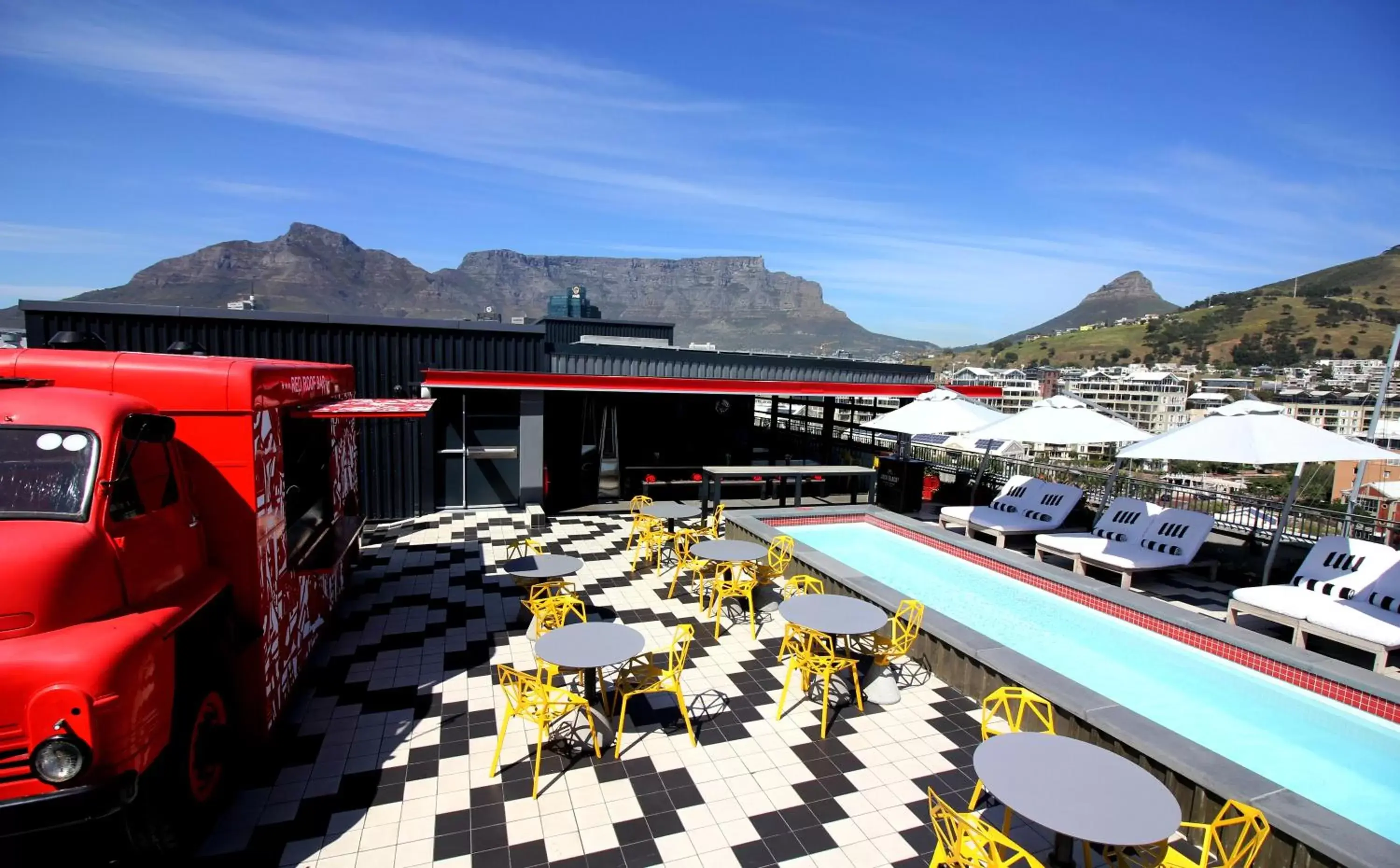 Balcony/Terrace, Mountain View in Radisson RED Hotel V&A Waterfront Cape Town