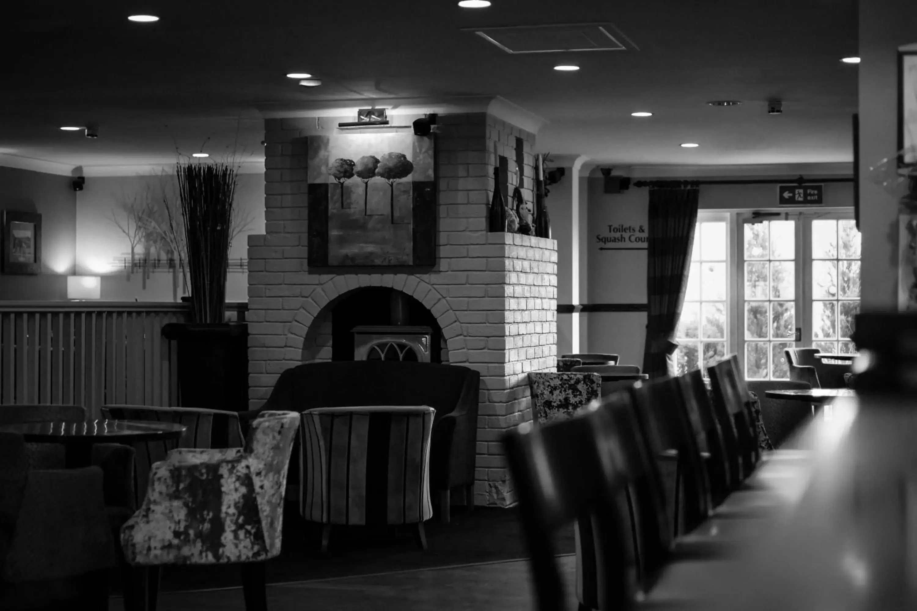 Lounge or bar, Restaurant/Places to Eat in Crown Lodge Hotel
