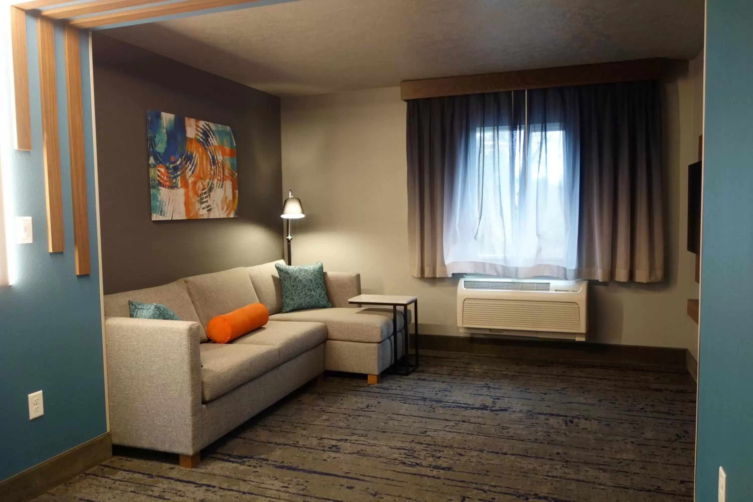 Living room, Seating Area in La Quinta Inn & Suites by Wyndham Springfield