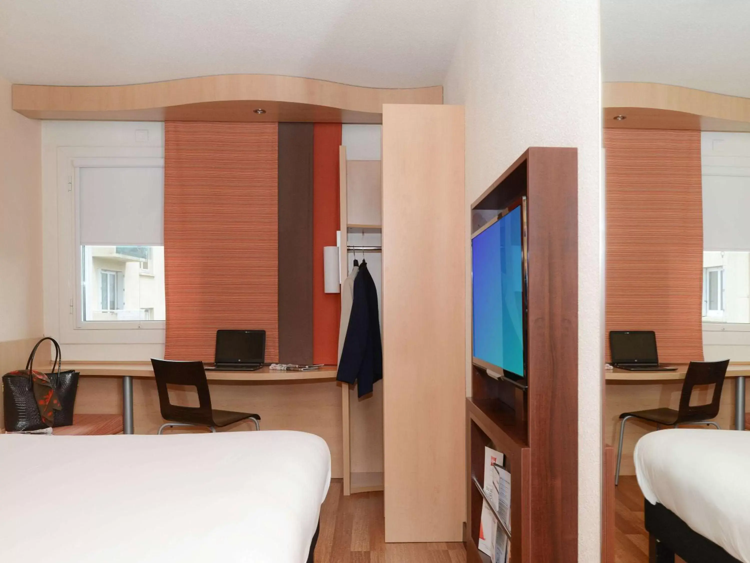 Photo of the whole room, TV/Entertainment Center in IBIS Caen Centre