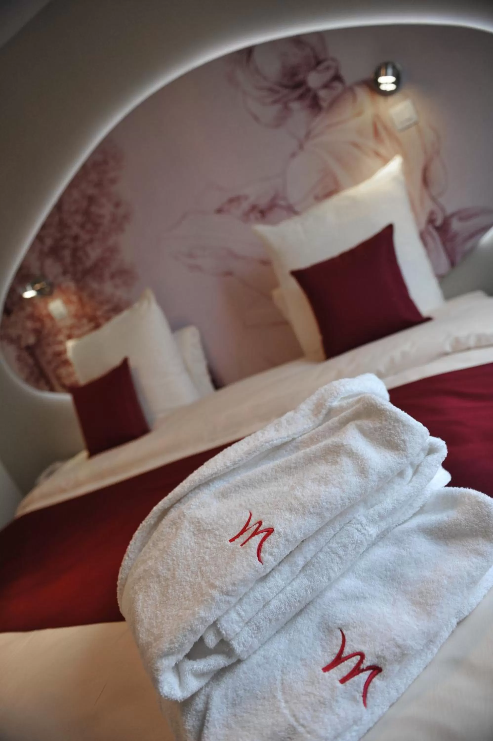 Photo of the whole room, Bed in Mercure Paris Bastille Marais