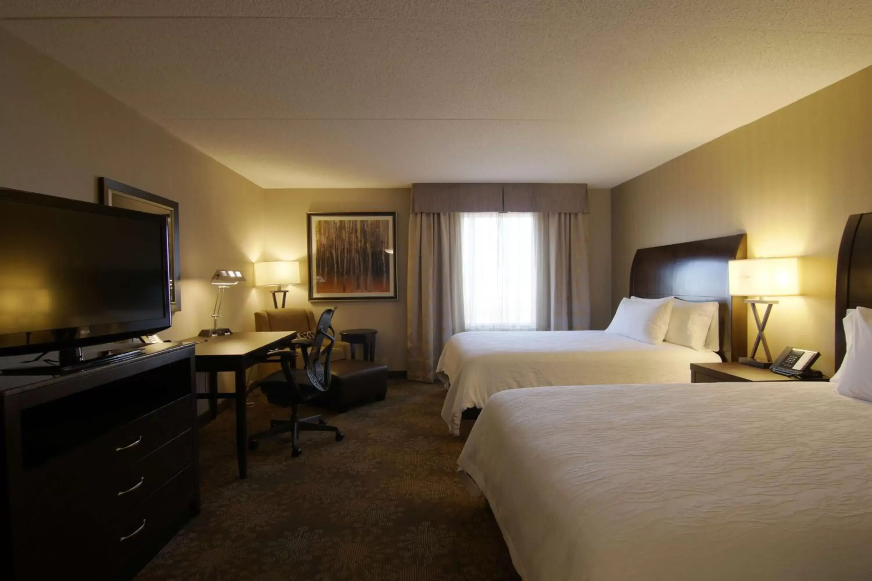 Bedroom, TV/Entertainment Center in Hilton Garden Inn Toronto/Brampton